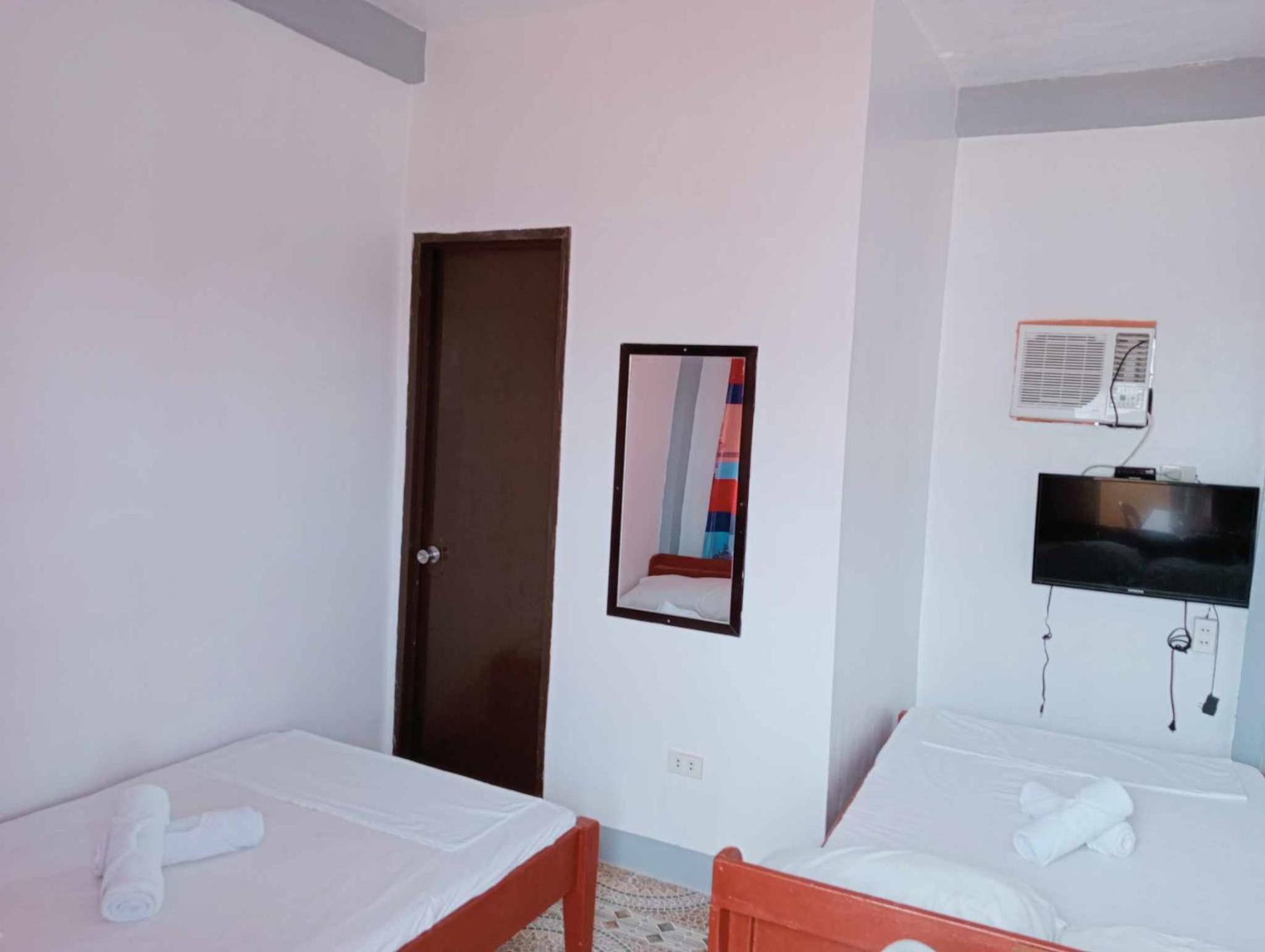 Deluxe Quadruple Room - Photo 1