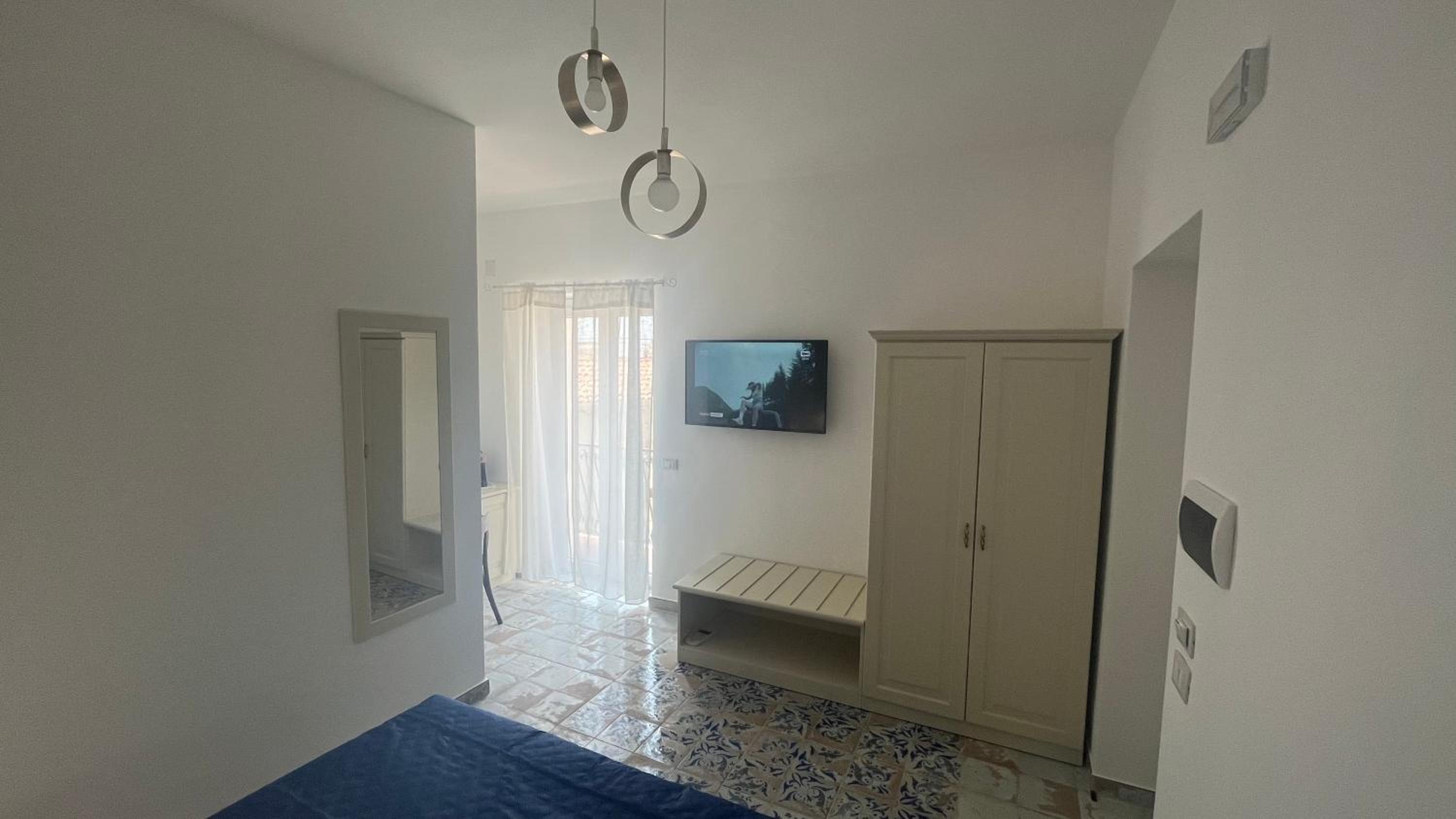 Deluxe Double Room with Balcony photo 3