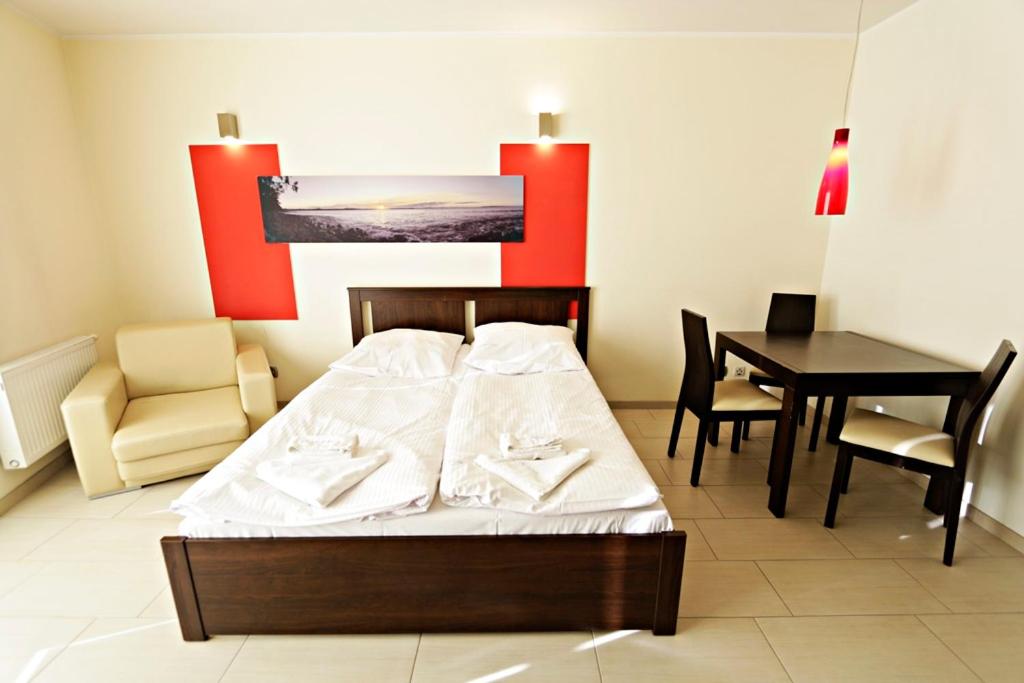 Studio Apartment with Balcony photo 1