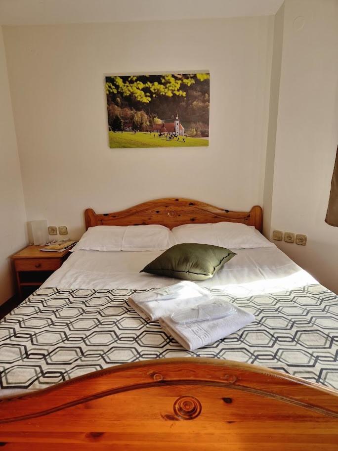 Double Room with Balcony - Photo 4