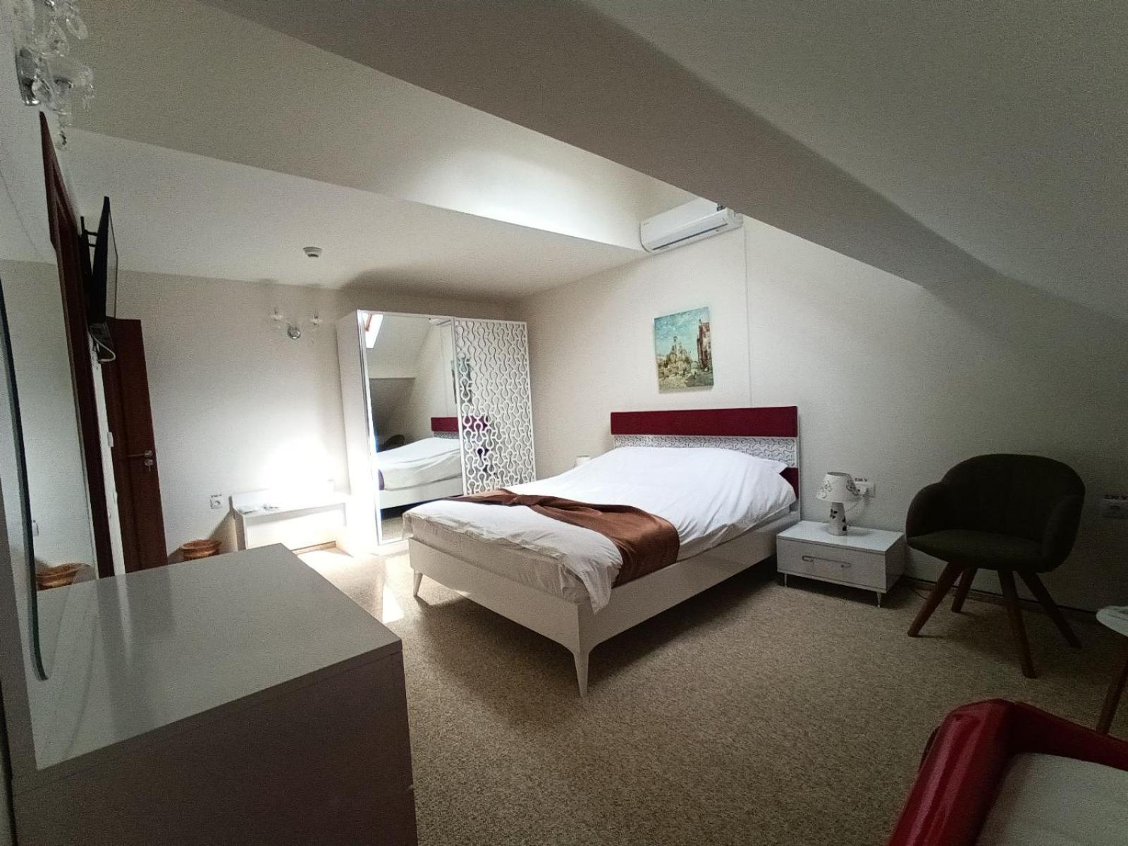 Deluxe Double Room photo 3