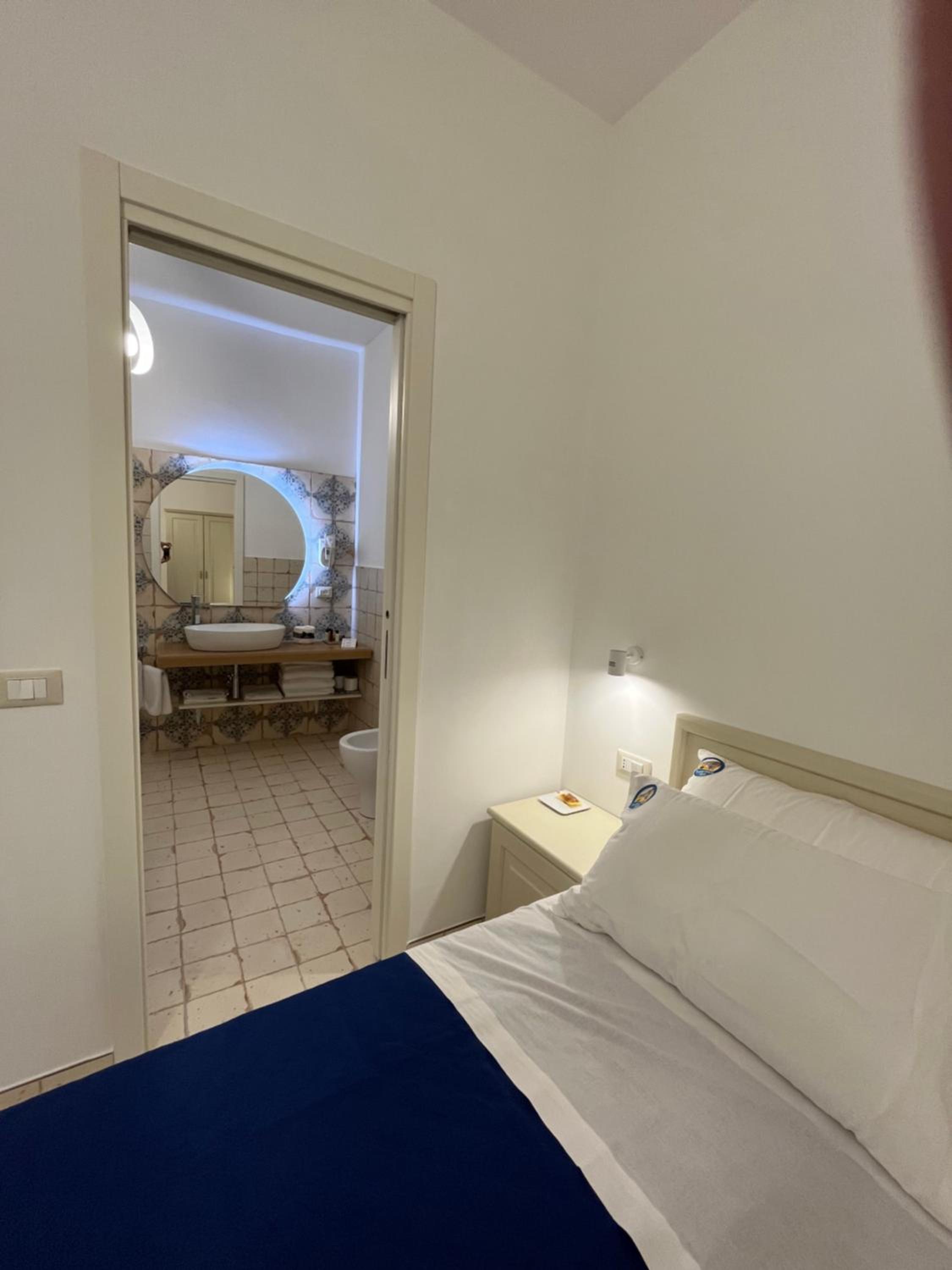 Quadruple Room with Bath photo 3