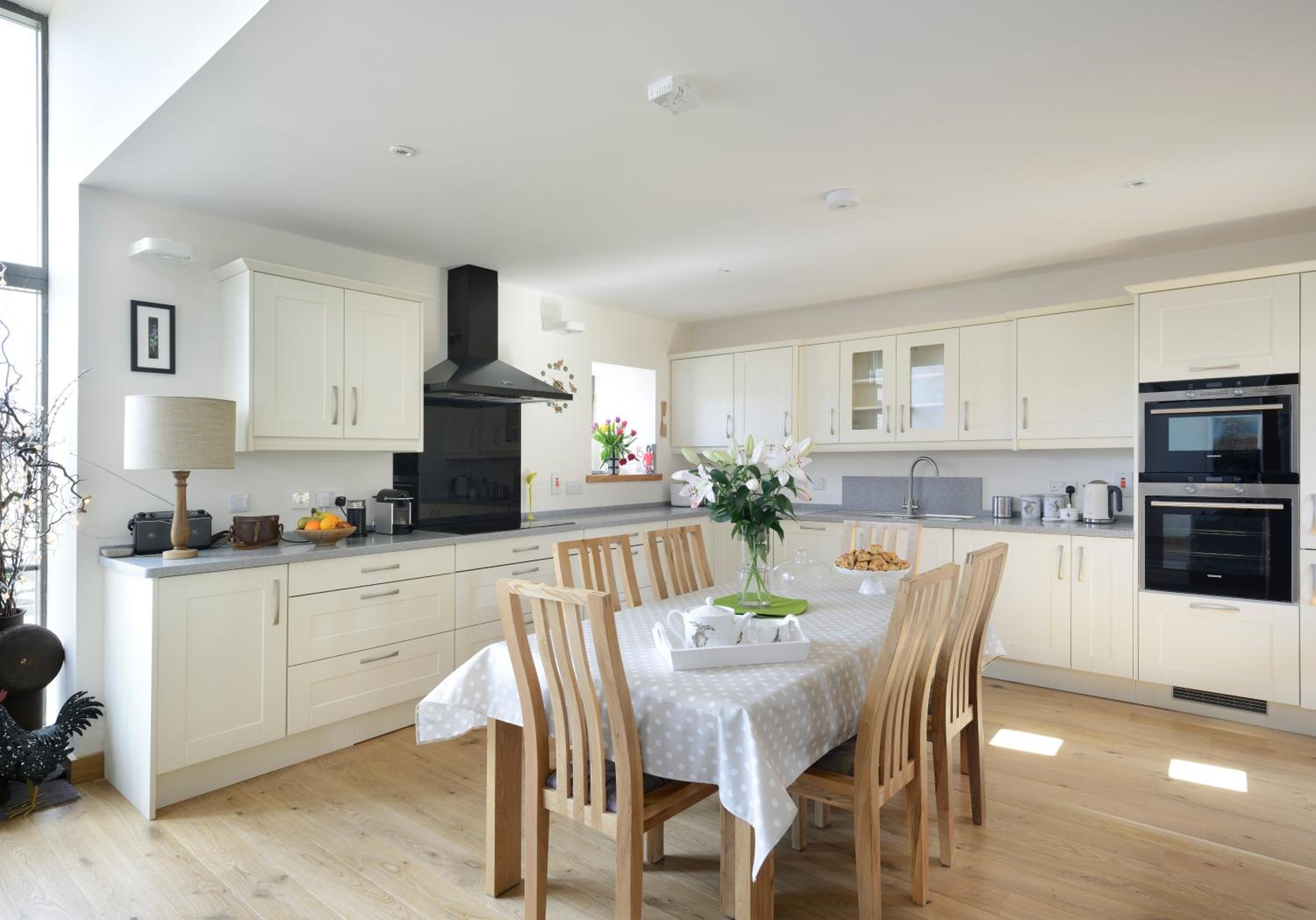 Four-Bedroom House photo 2