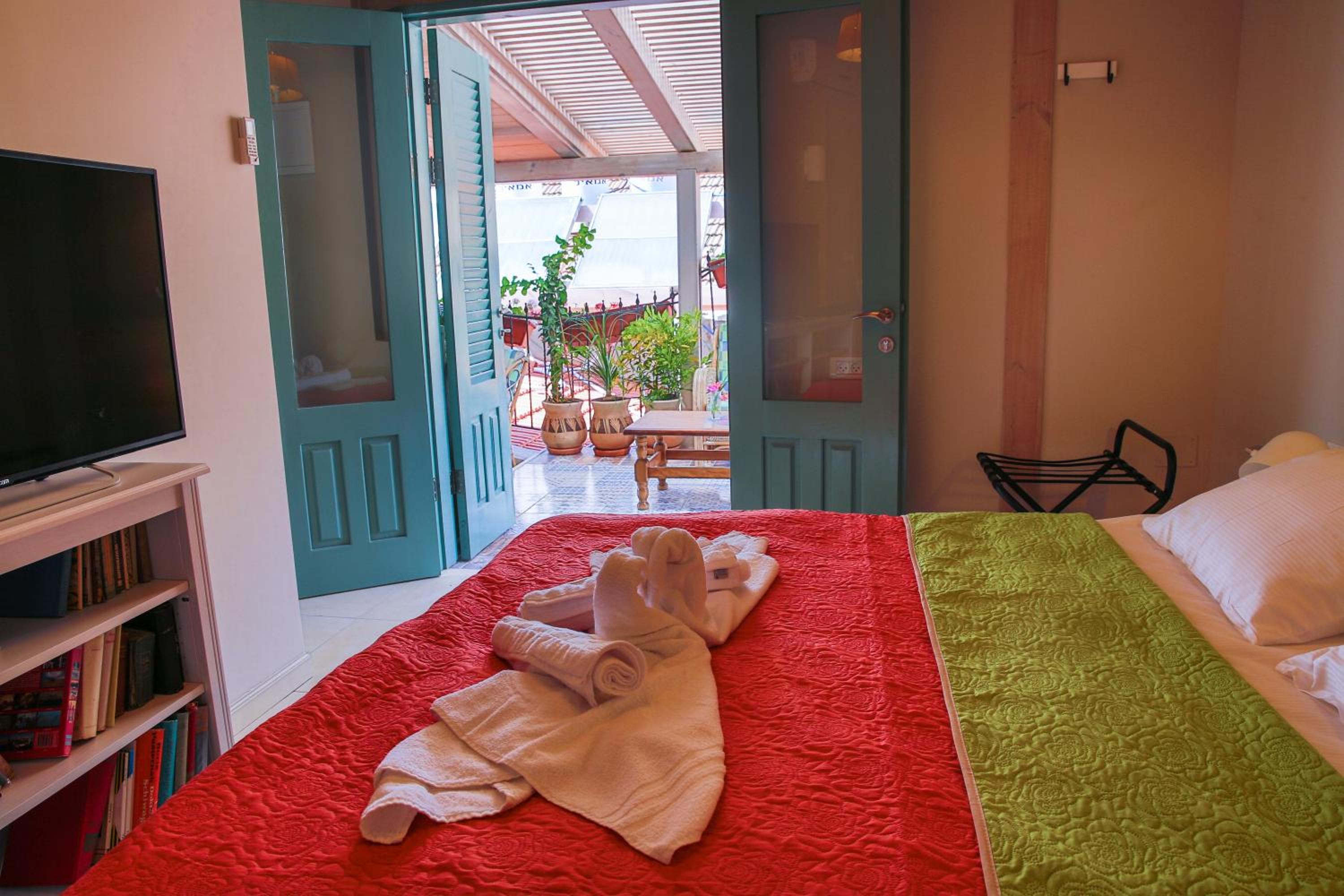 Deluxe Double Room with Balcony - Photo 2