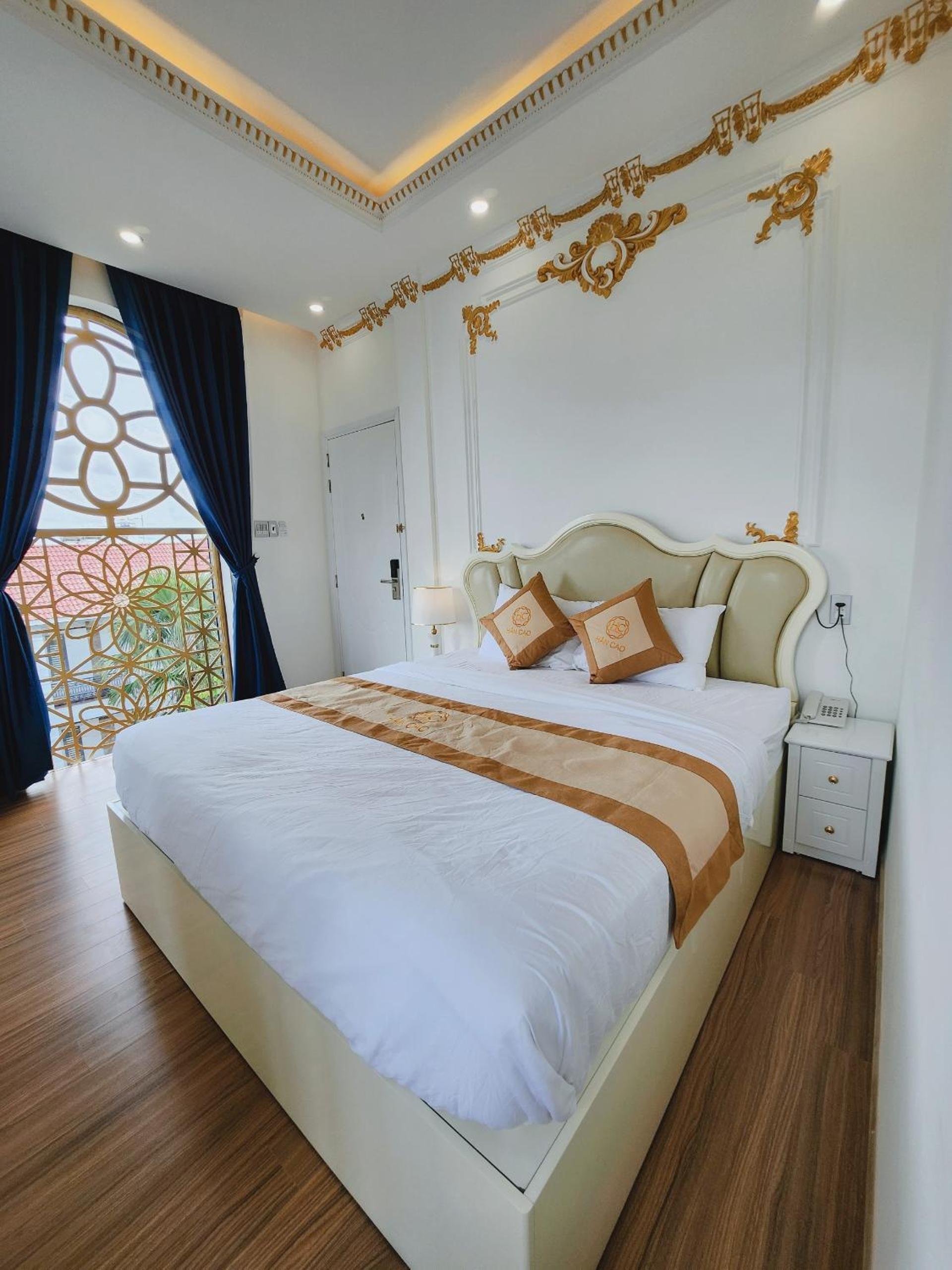 Deluxe King Room photo 2