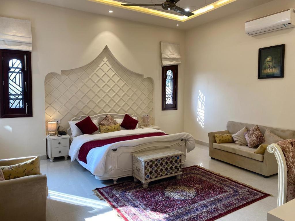 Deluxe Double Room (2 Adults + 1 Child)