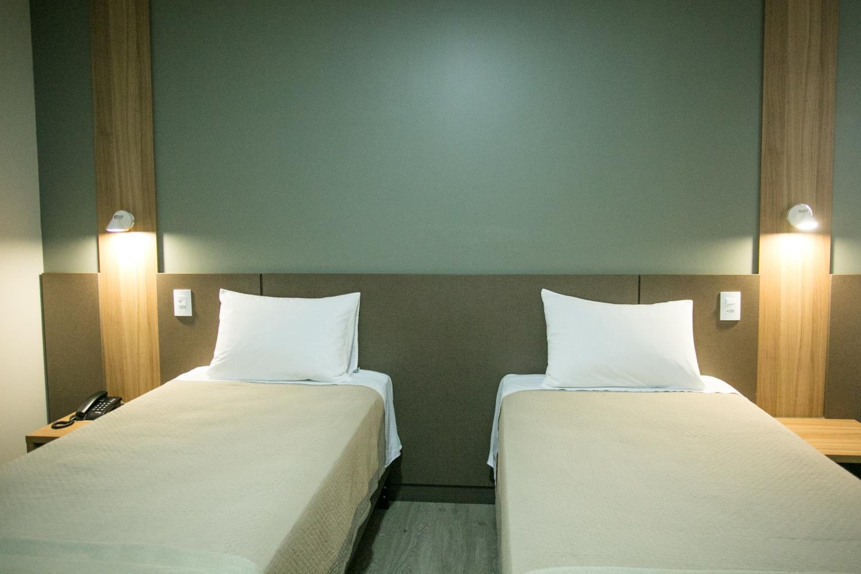 Large Twin Room photo 2