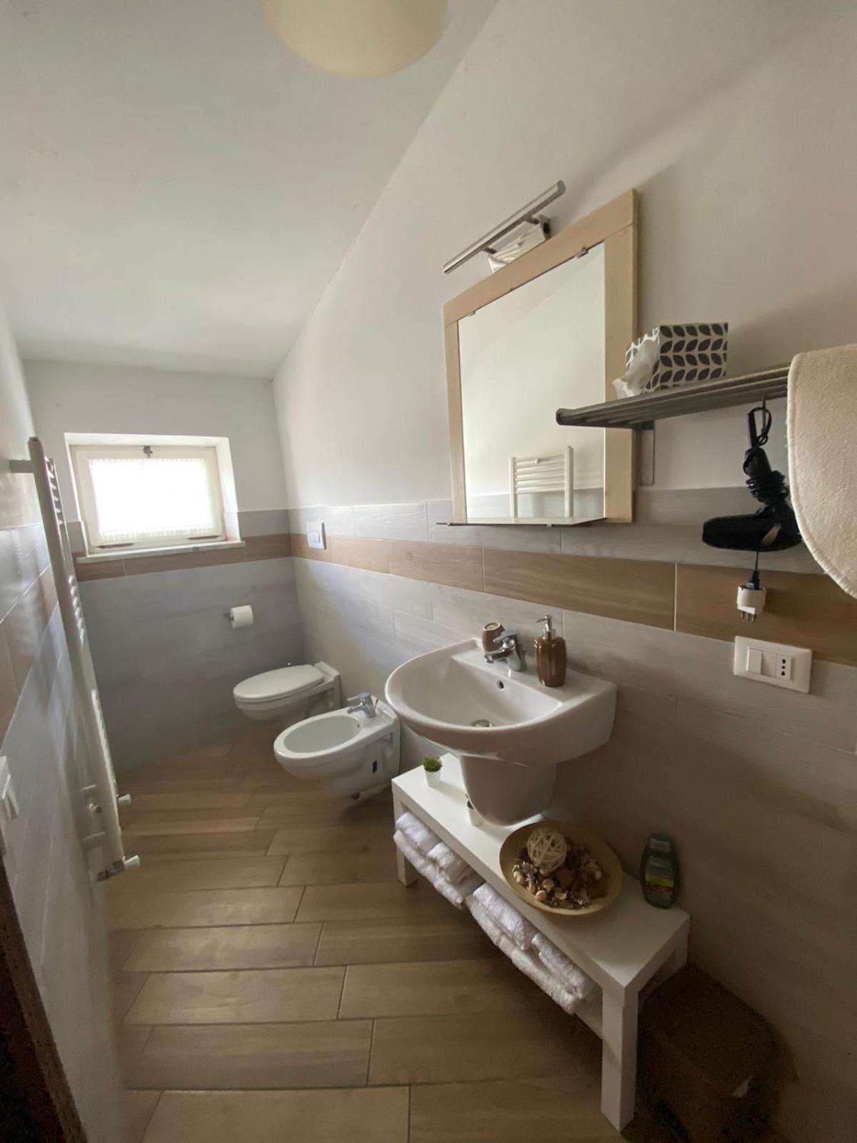 Double or Twin Room with Private Bathroom photo 2
