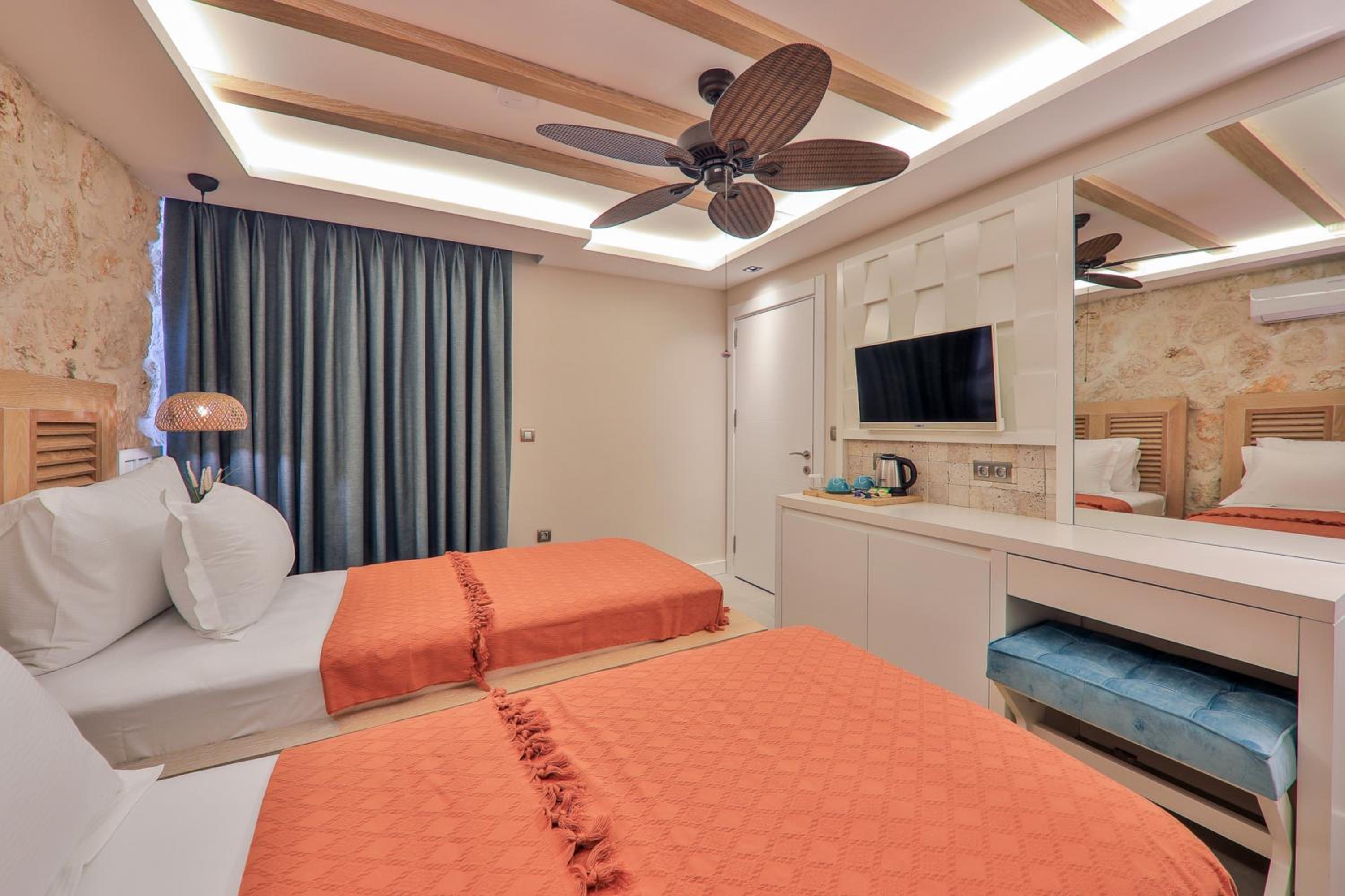 Standard Twin Room - Photo 13