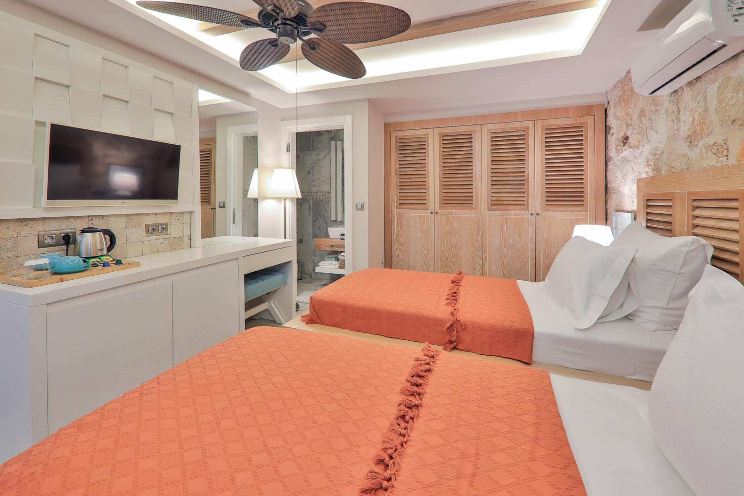 Standard Twin Room - Photo 15