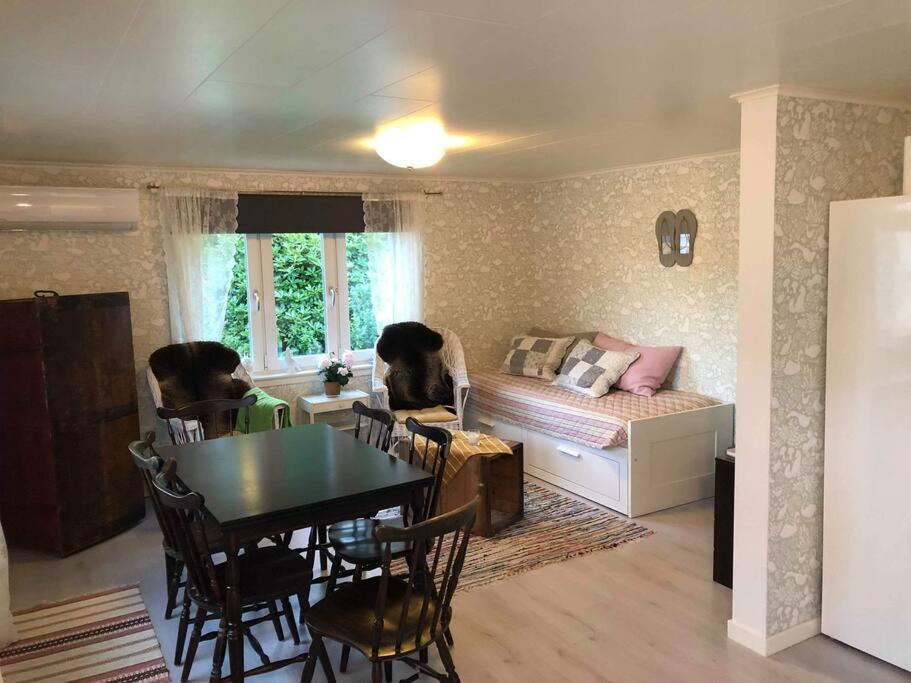 One-Bedroom House photo 1