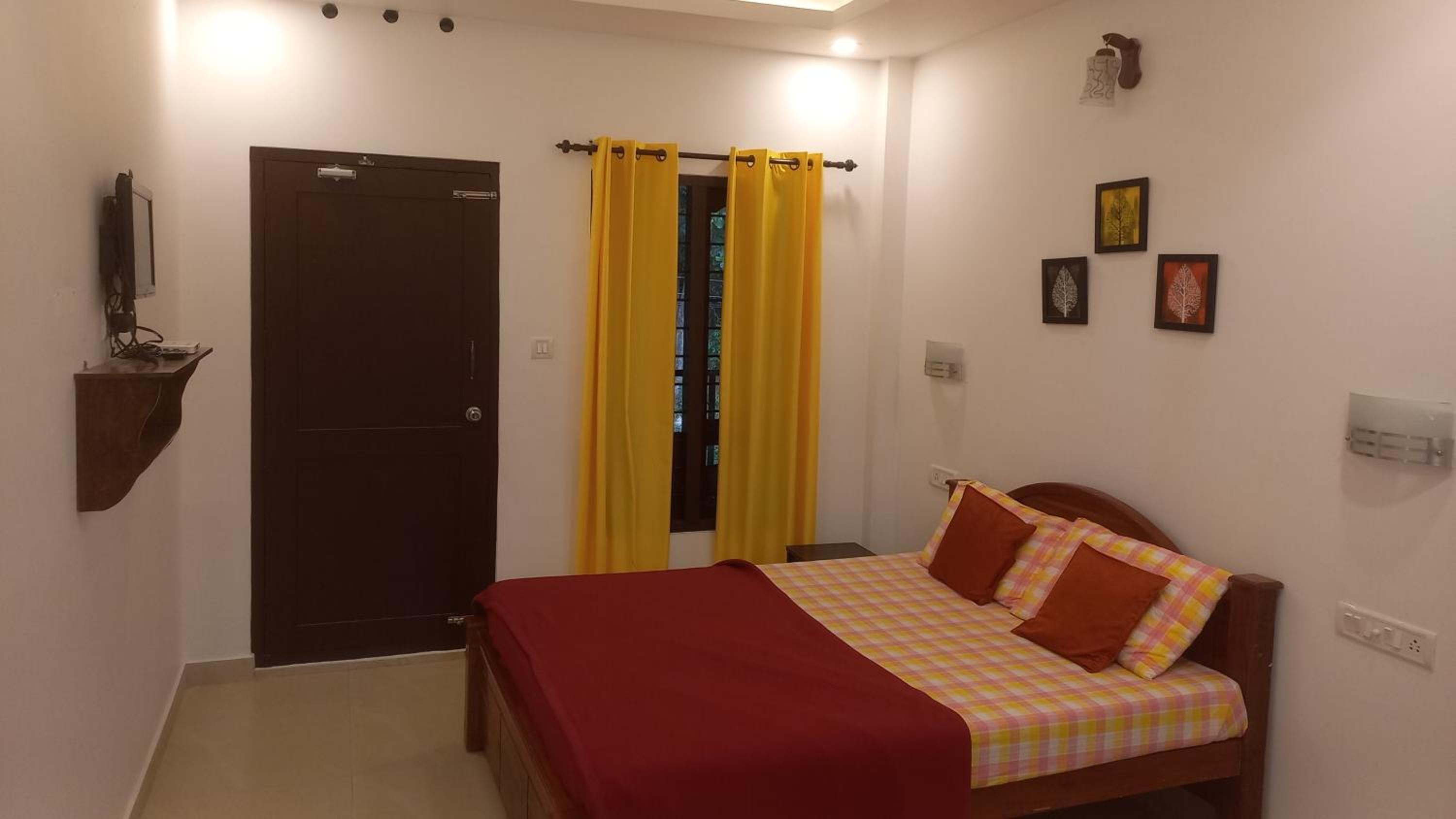 Queen Room with Balcony photo 2