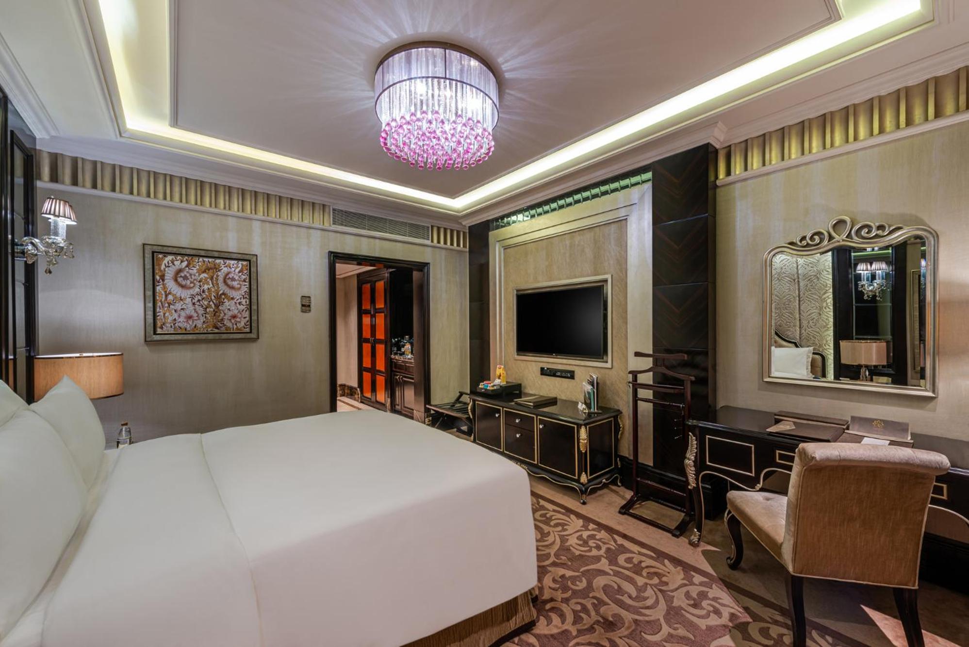 Superior King Room - Photo 3