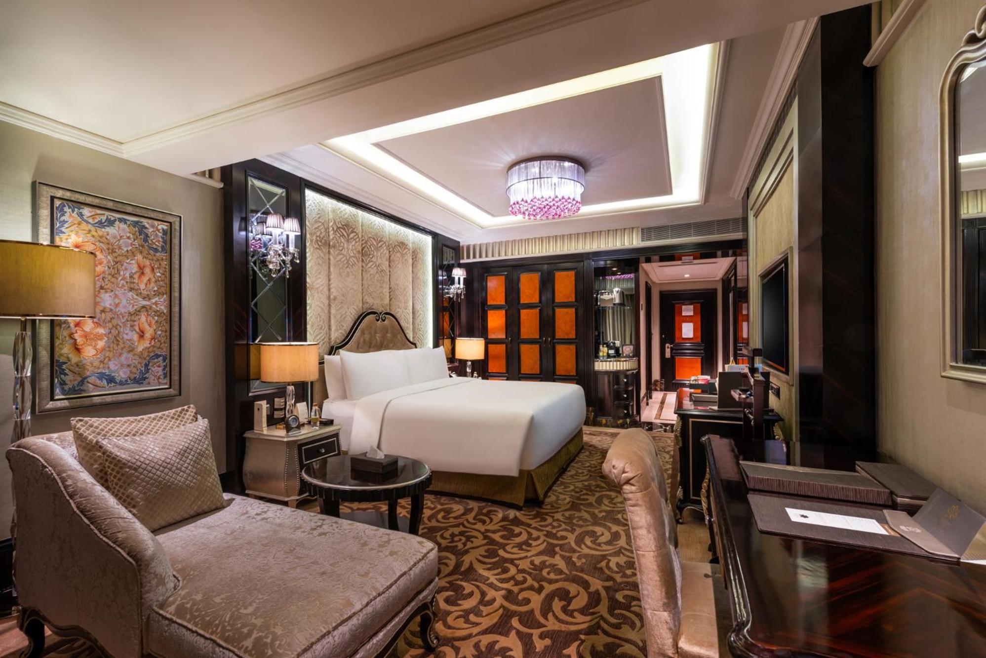 Superior Suite - Photo 3