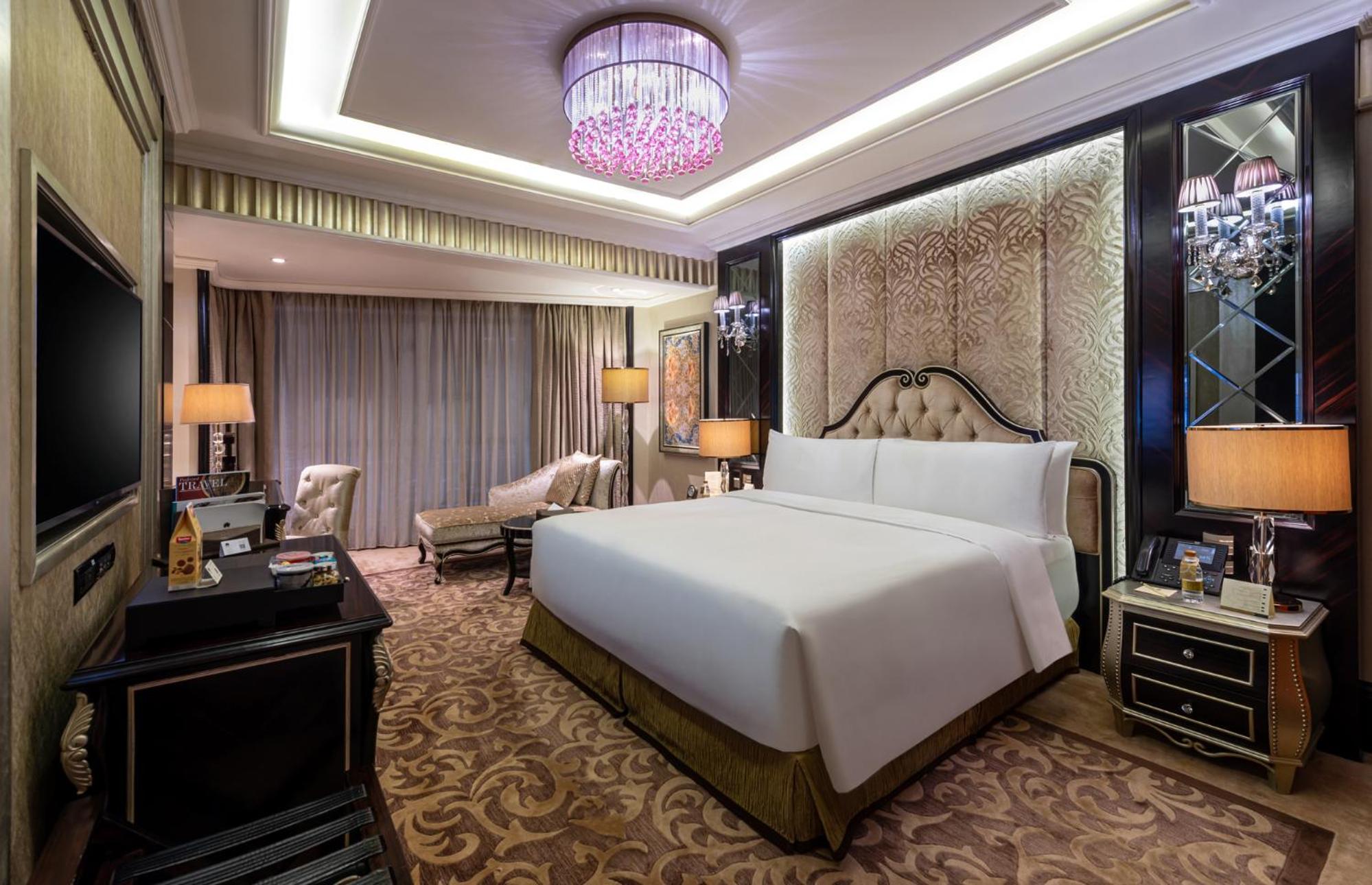 Premium Suite - Photo 4