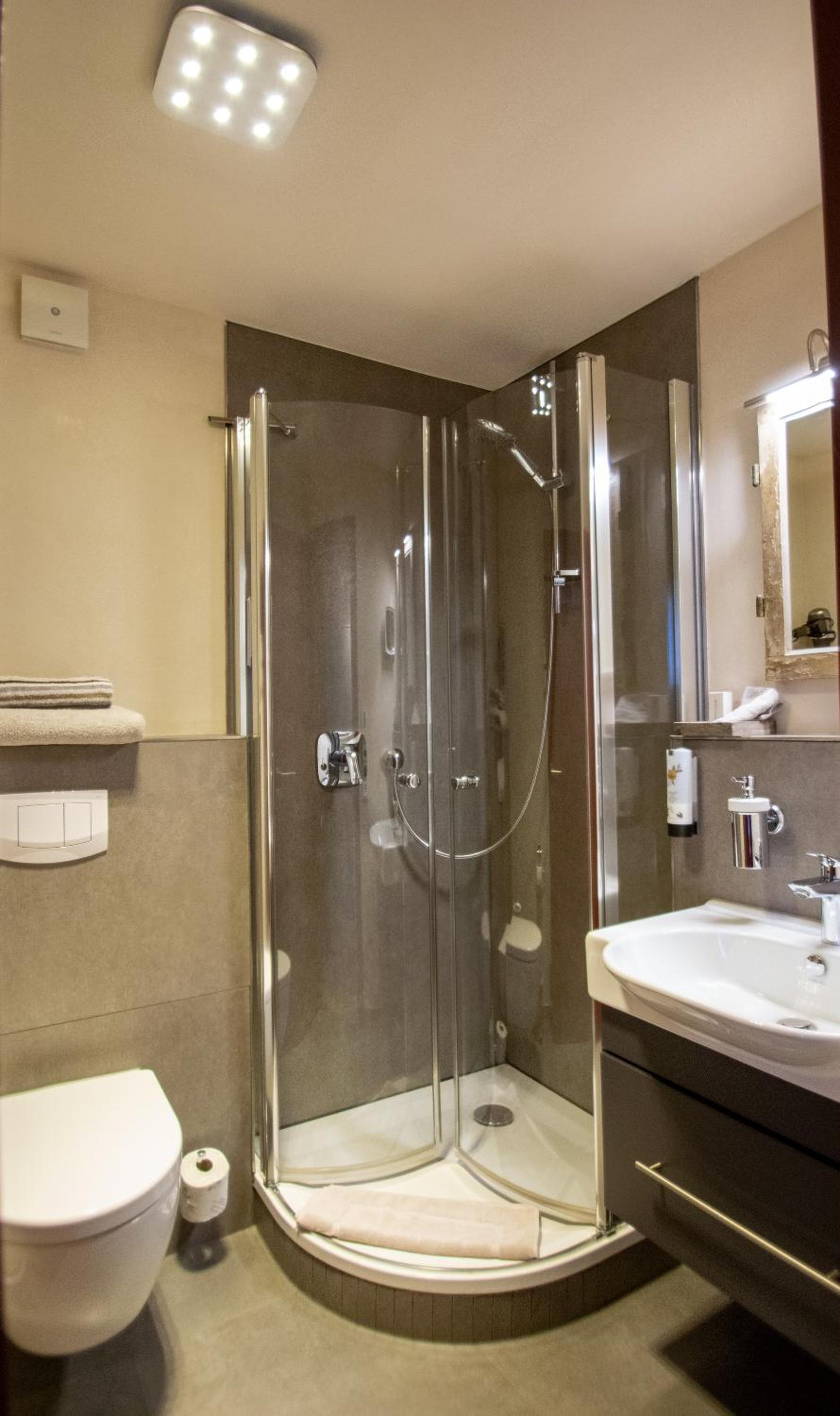 Large Double Room photo 2