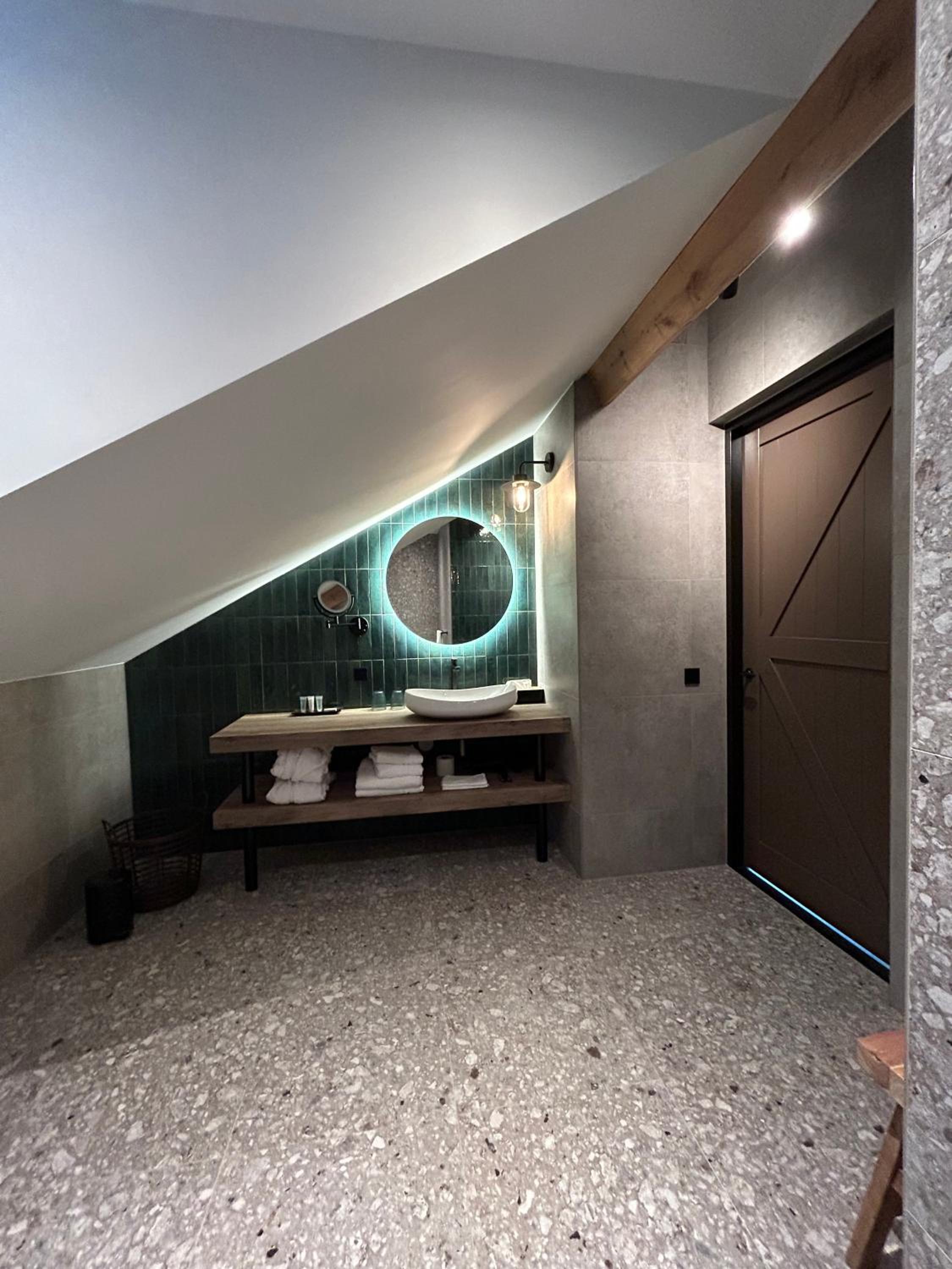 Twin Room with Private Bathroom photo 2