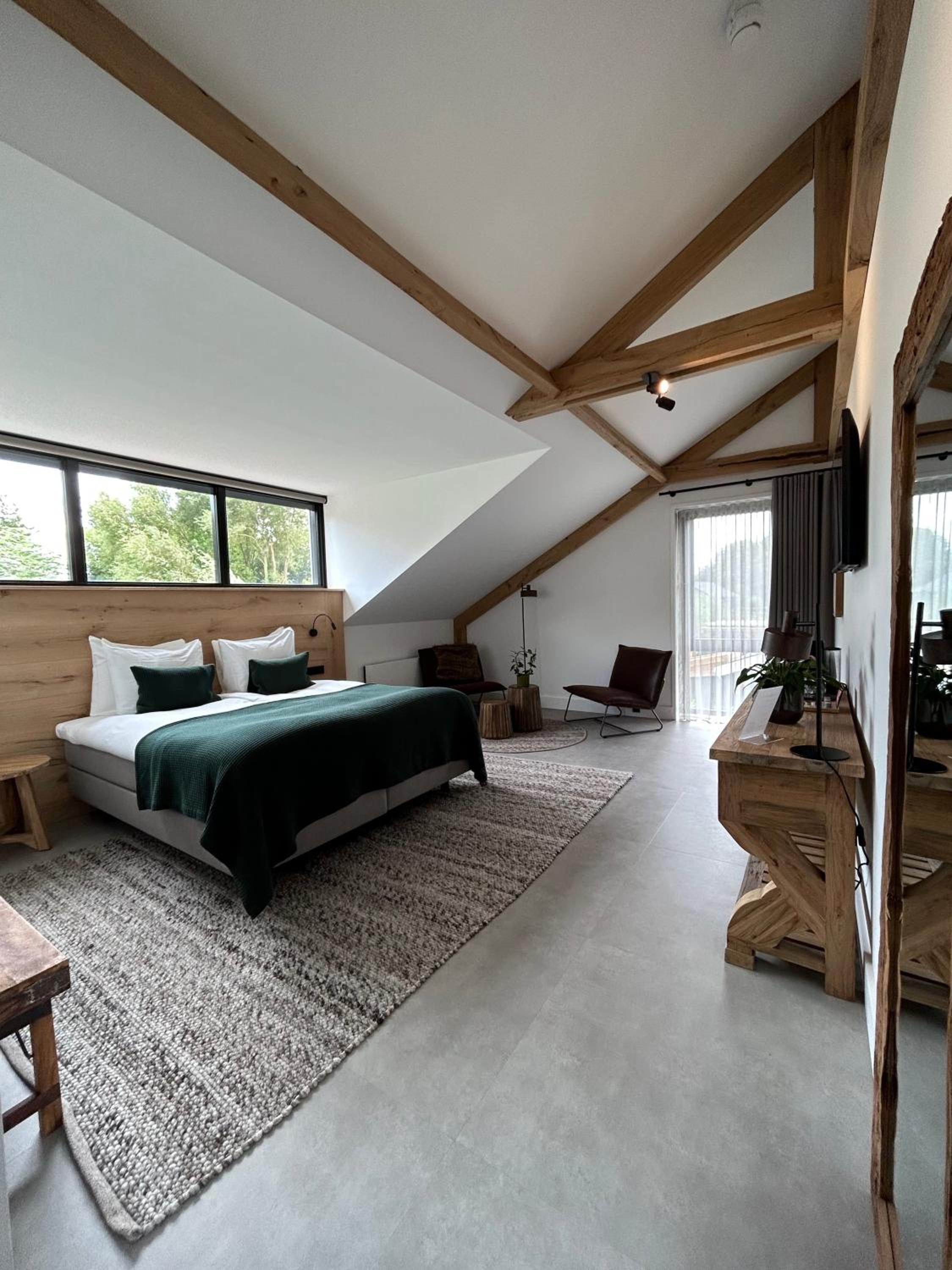 Twin Room with Private Bathroom photo 3