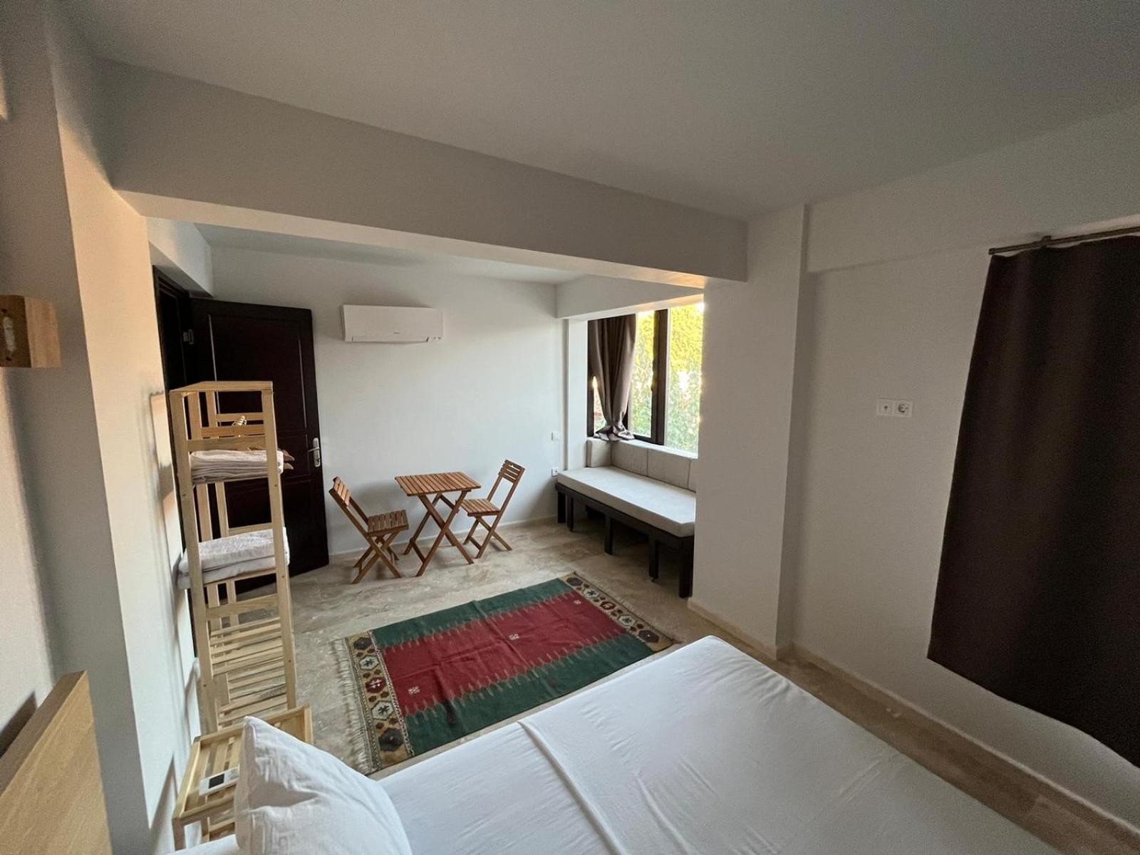 Suite - Photo 1