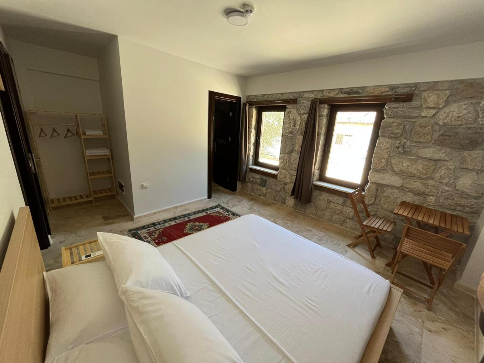 Family Room - Photo 2