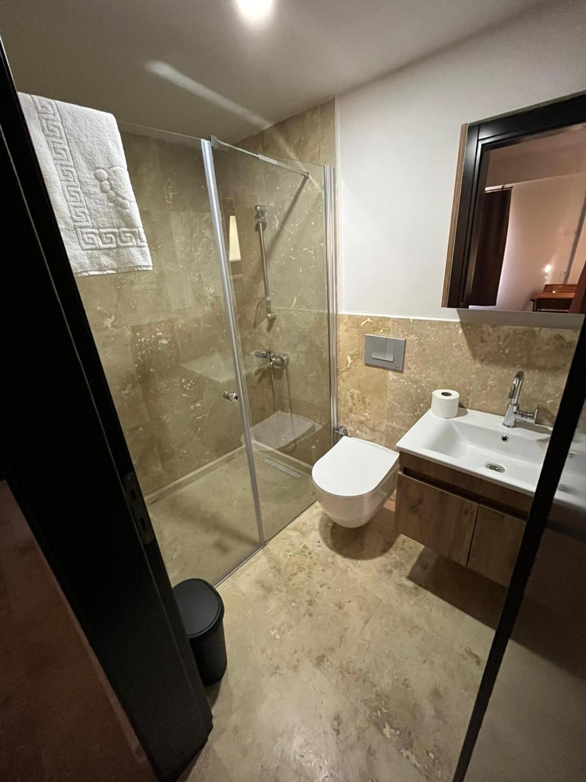 Double Room - Photo 8