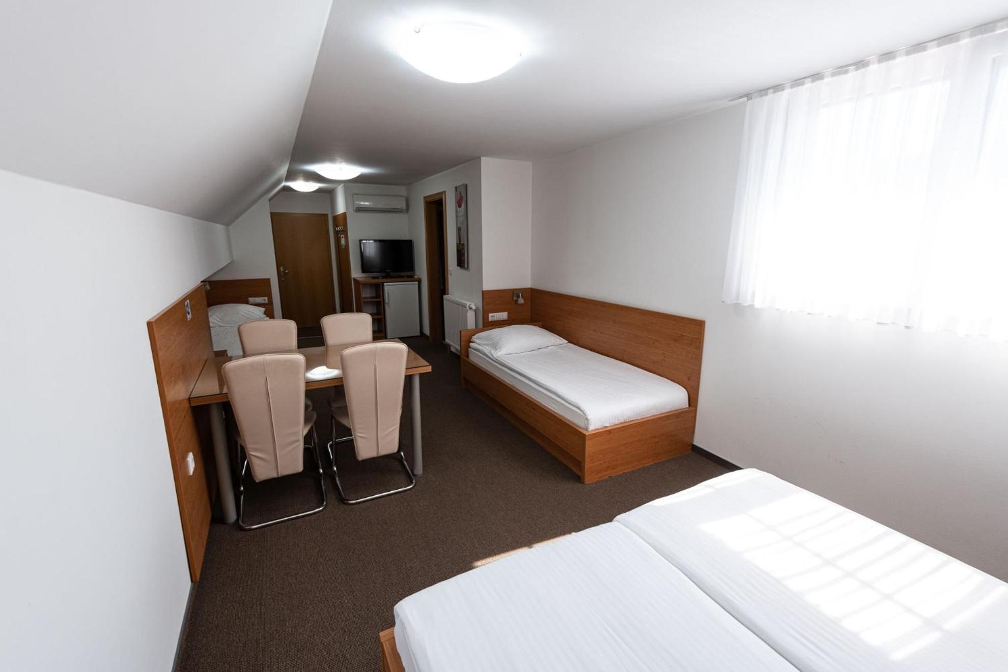 Quadruple Room with Mountain View - Photo 8