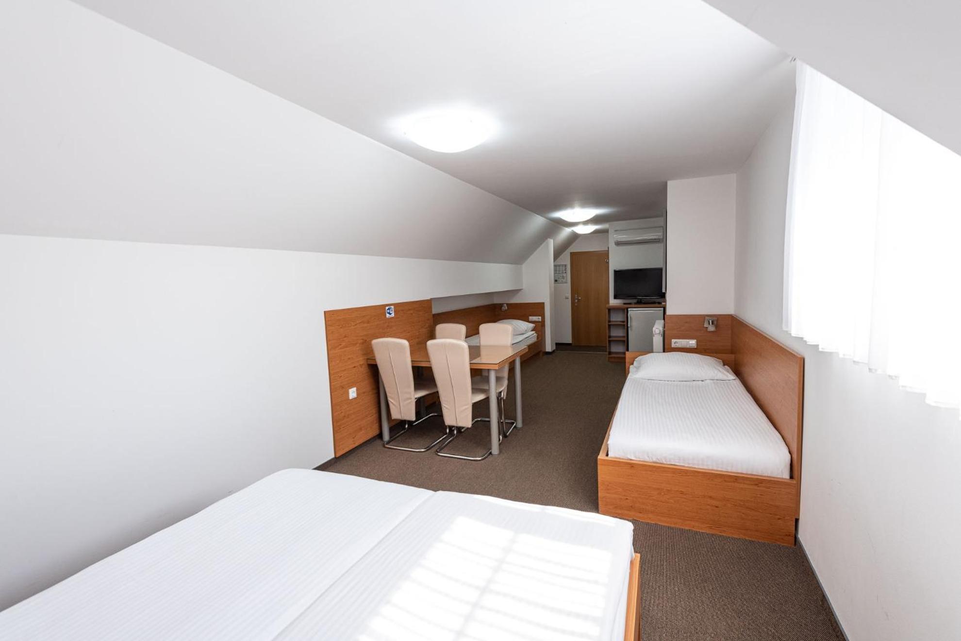 Quadruple Room with Mountain View - Photo 7