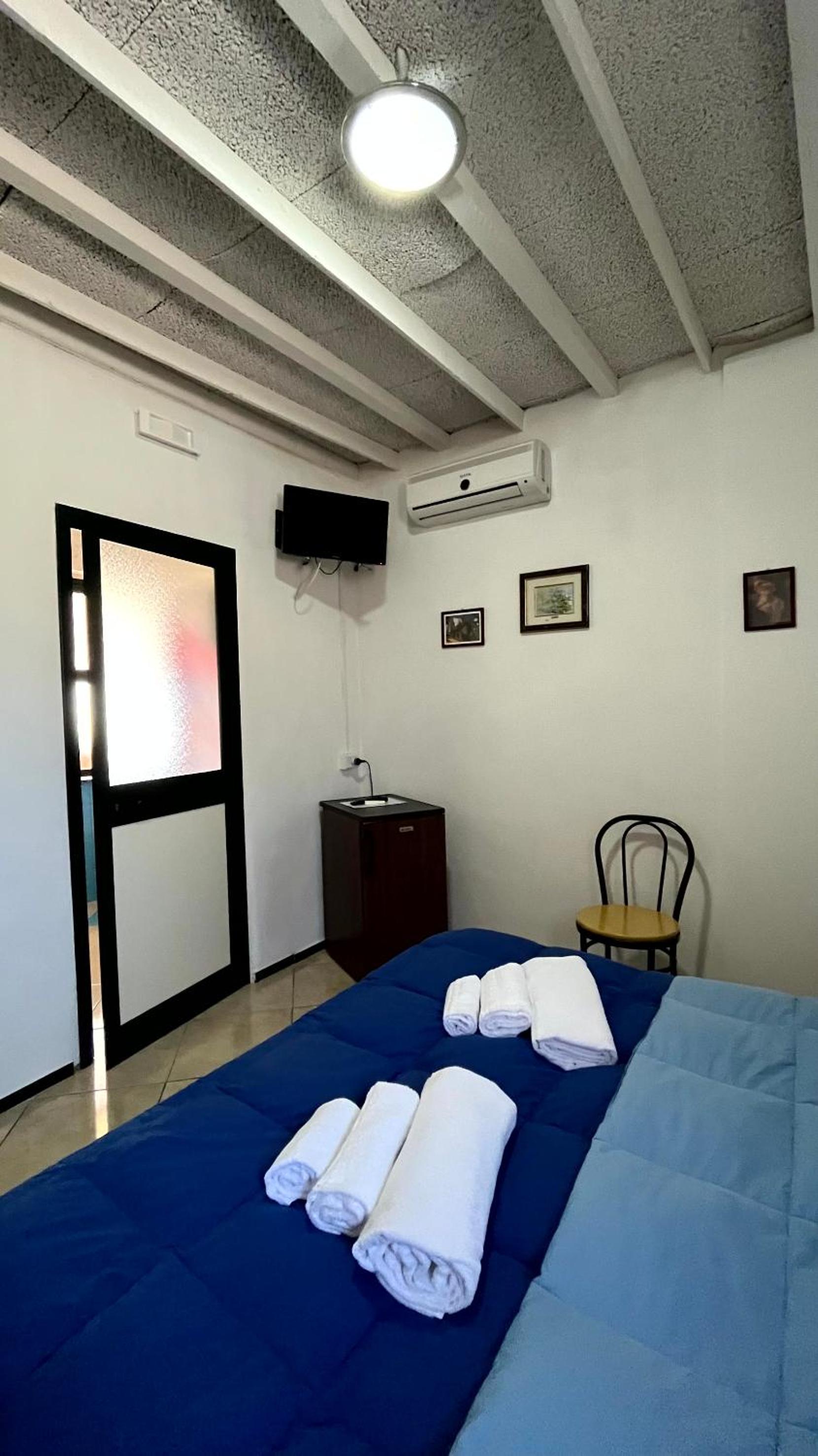 Double Room with Private Bathroom photo 3