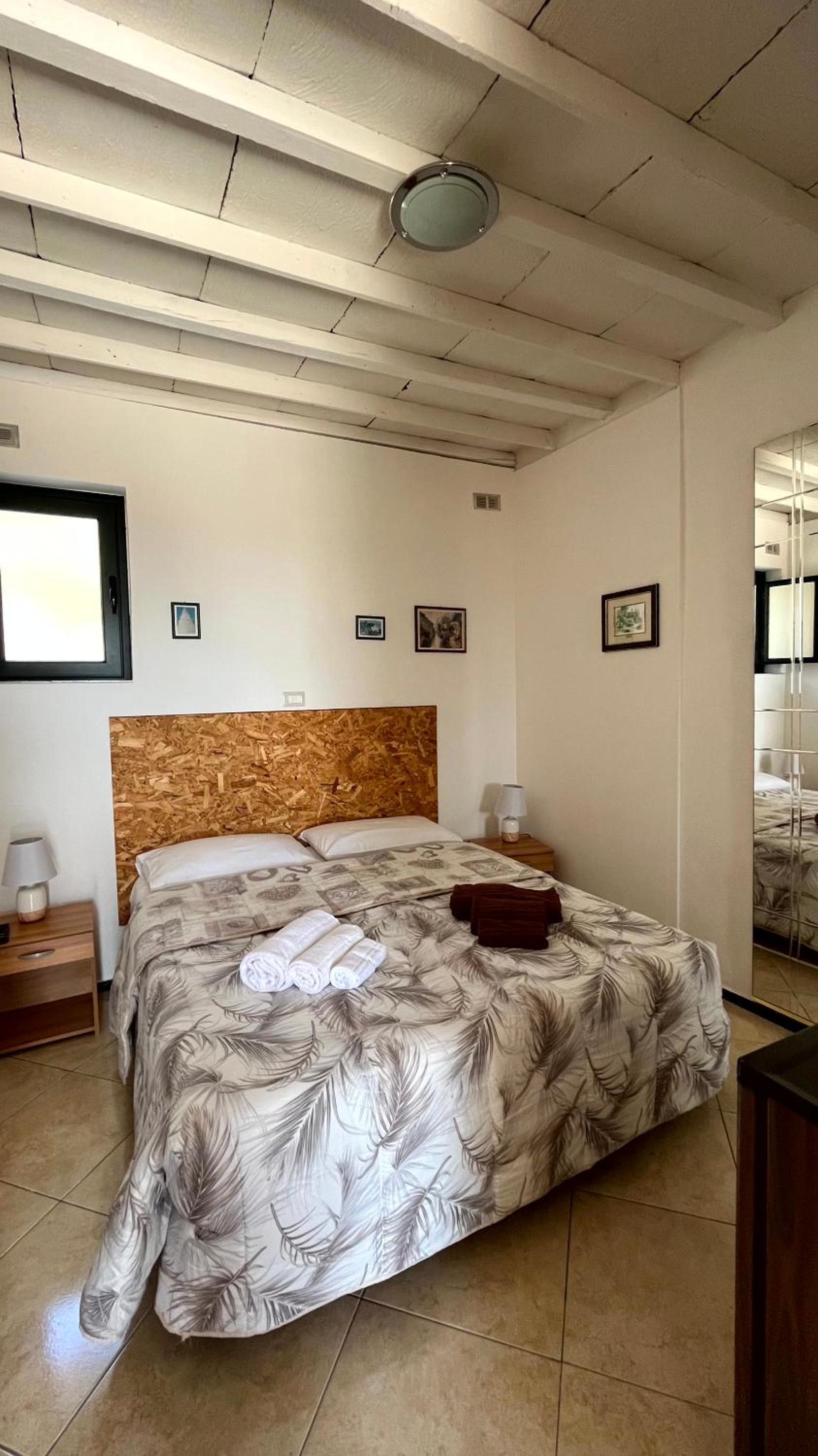 Double Room with Private Bathroom - Photo 3