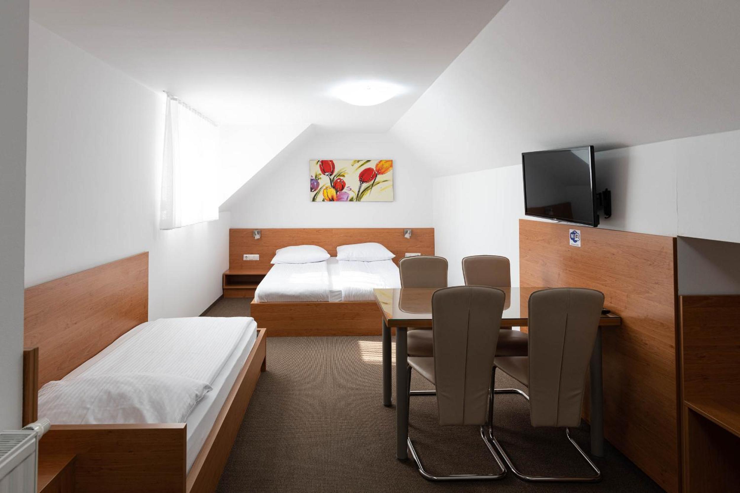 Quadruple Room with Mountain View - Photo 11