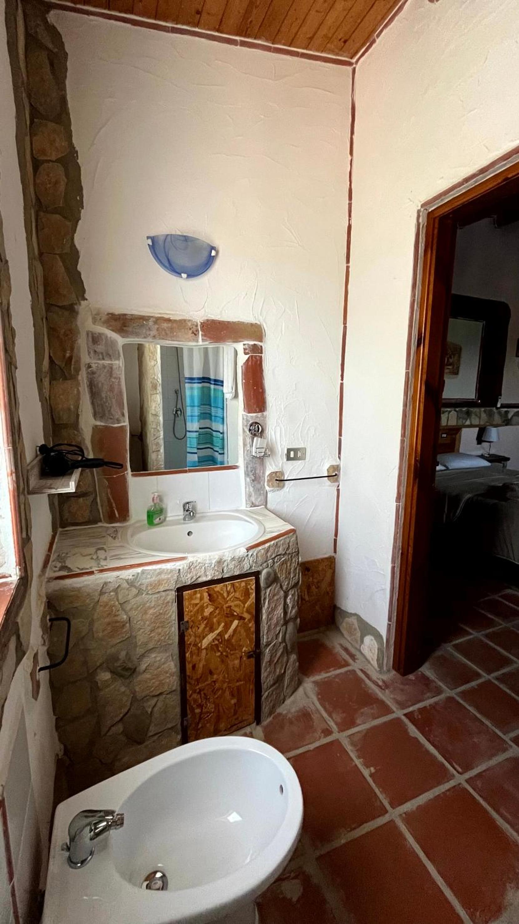 Triple Room with Private Bathroom - Photo 3