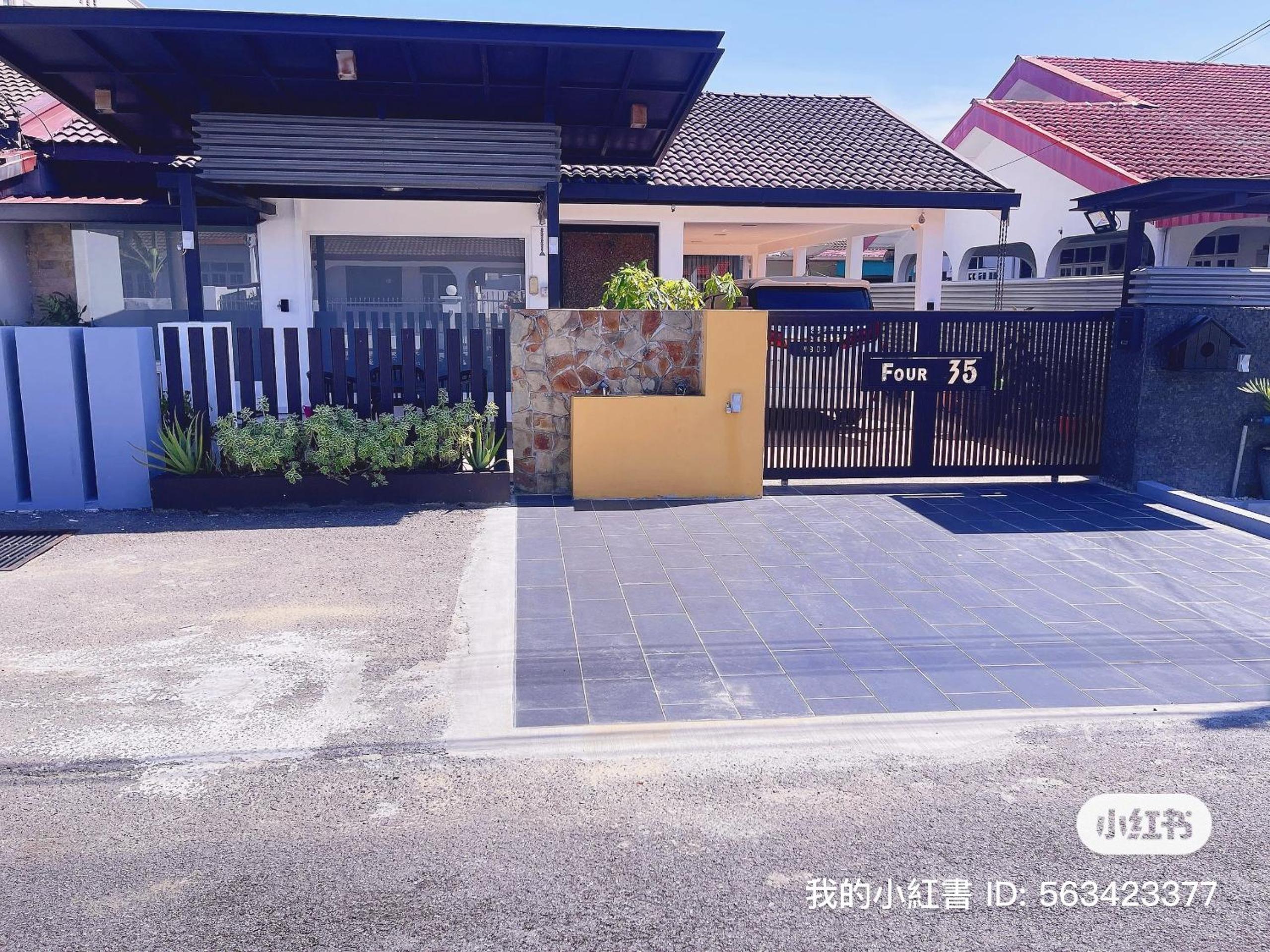 Three-Bedroom Villa photo 1