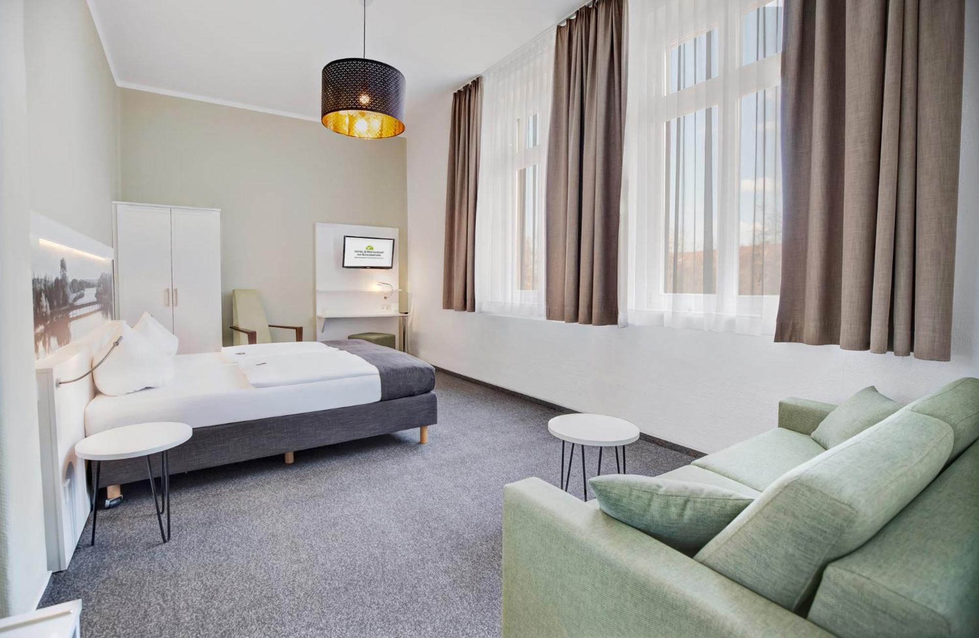 Large Double Room - Photo 1
