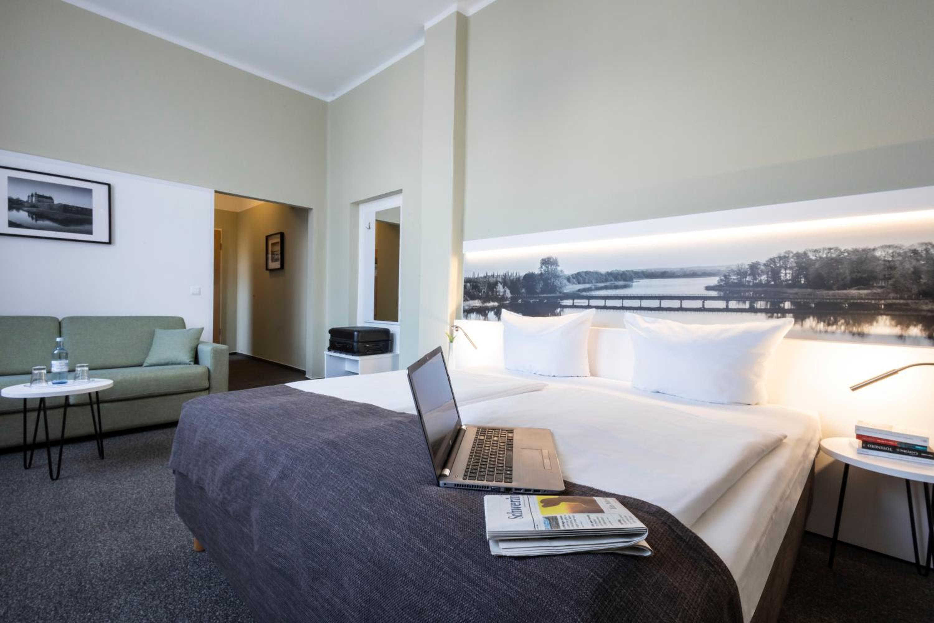Large Double Room - Photo 7