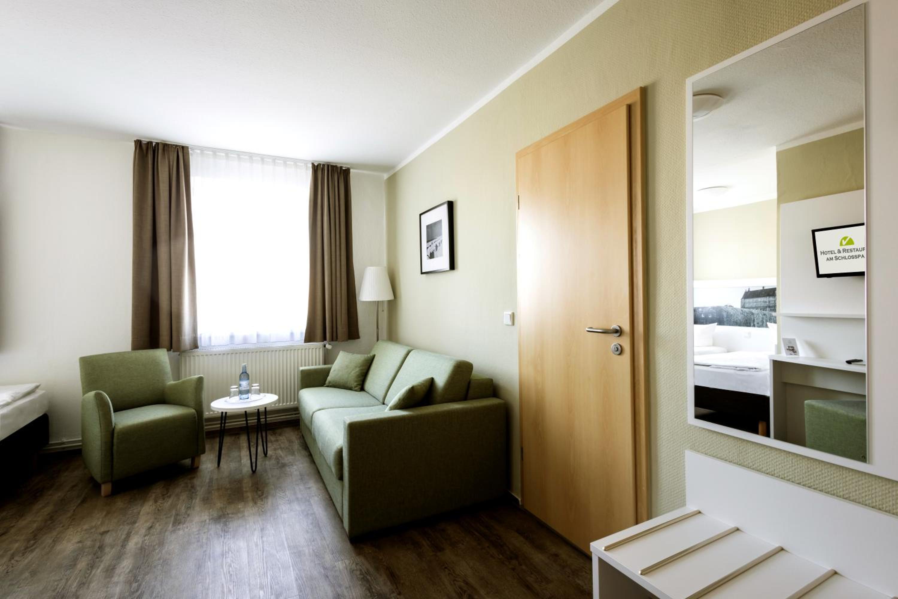 Large Double Room - Photo 6