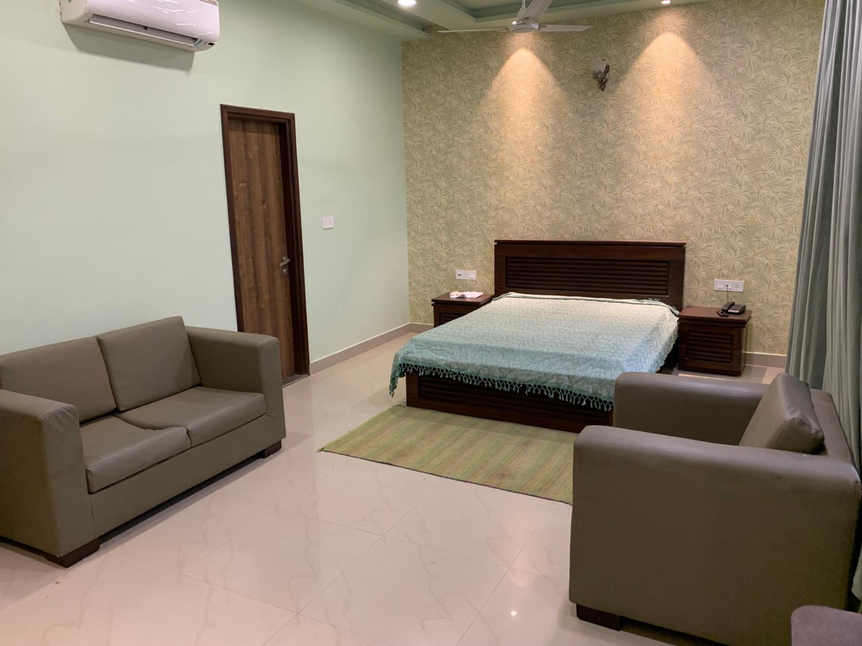 Deluxe King Room