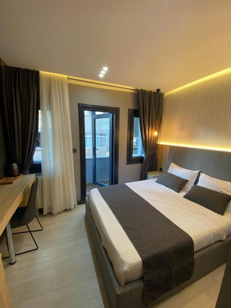 Double Room with Patio photo 1