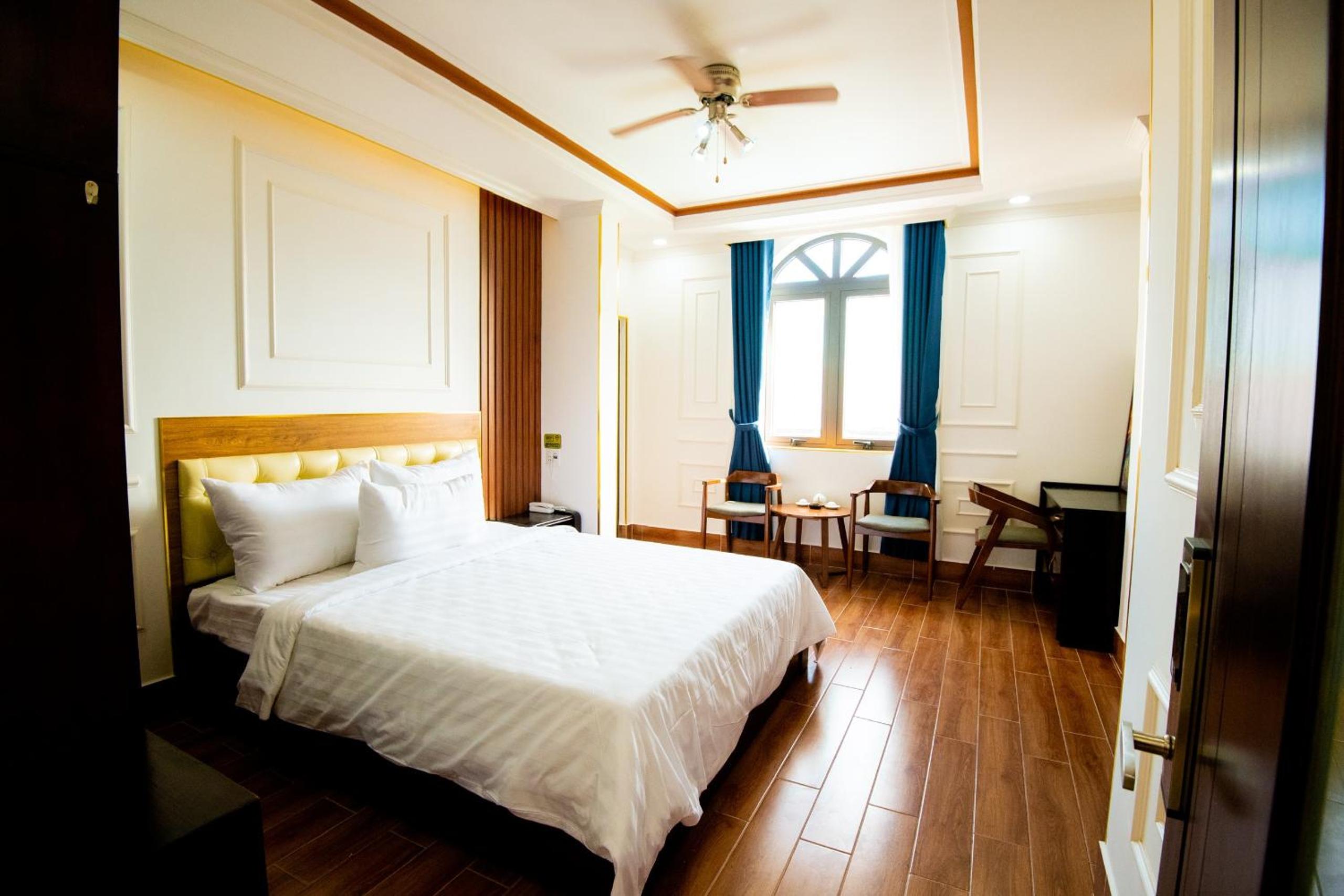 Standard King Room photo 1