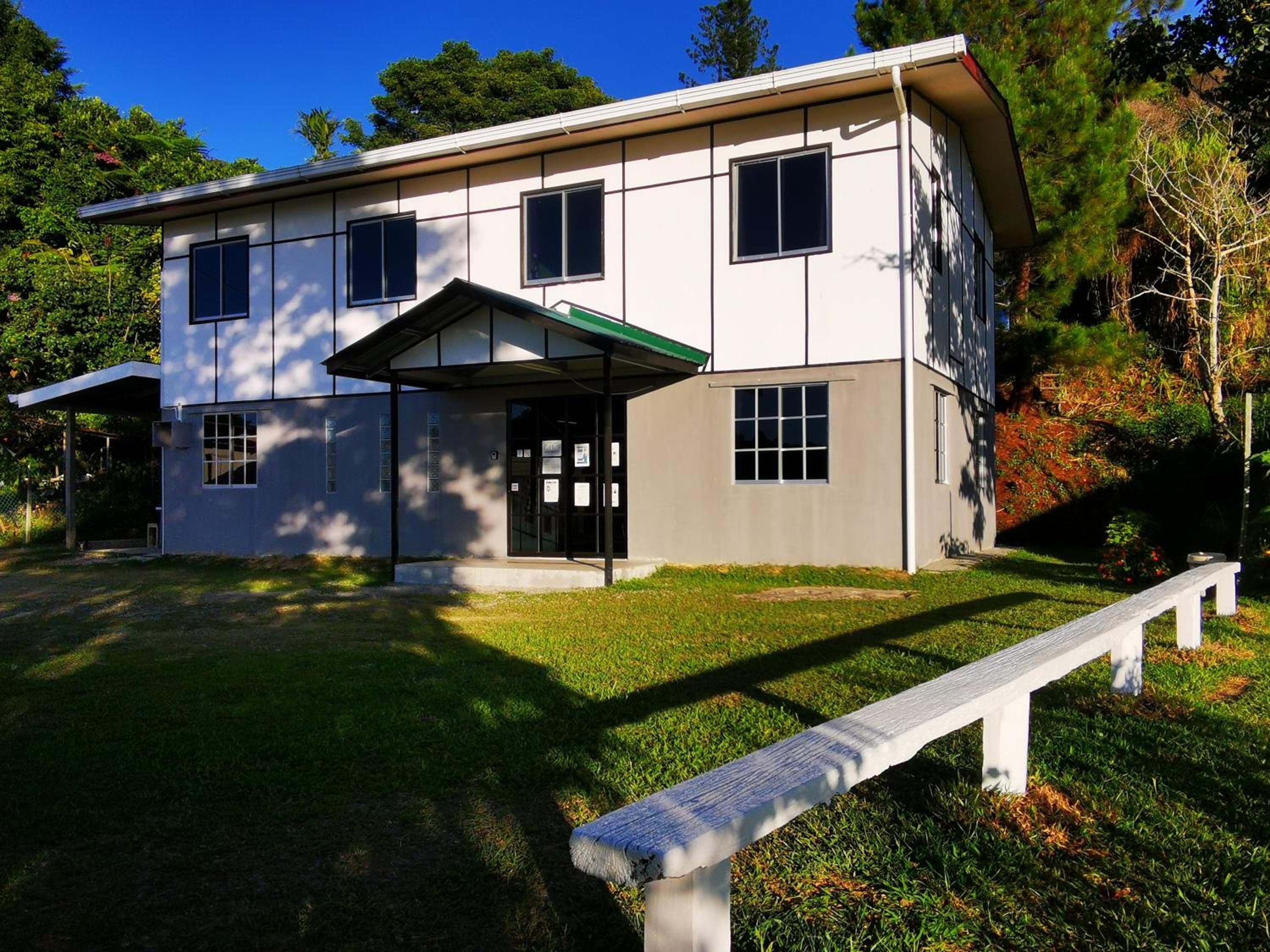Five-Bedroom House photo 2
