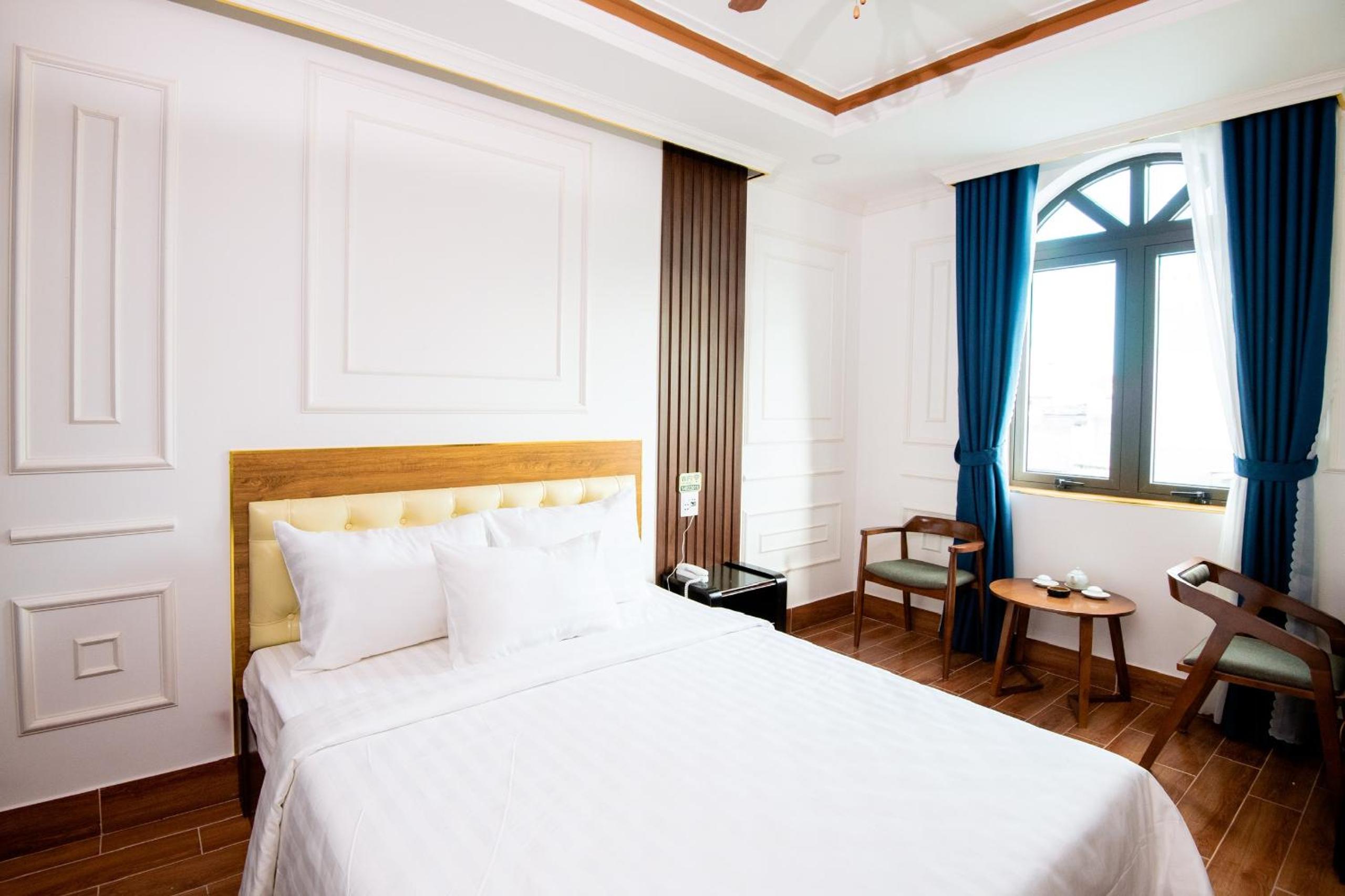 Standard King Room photo 2
