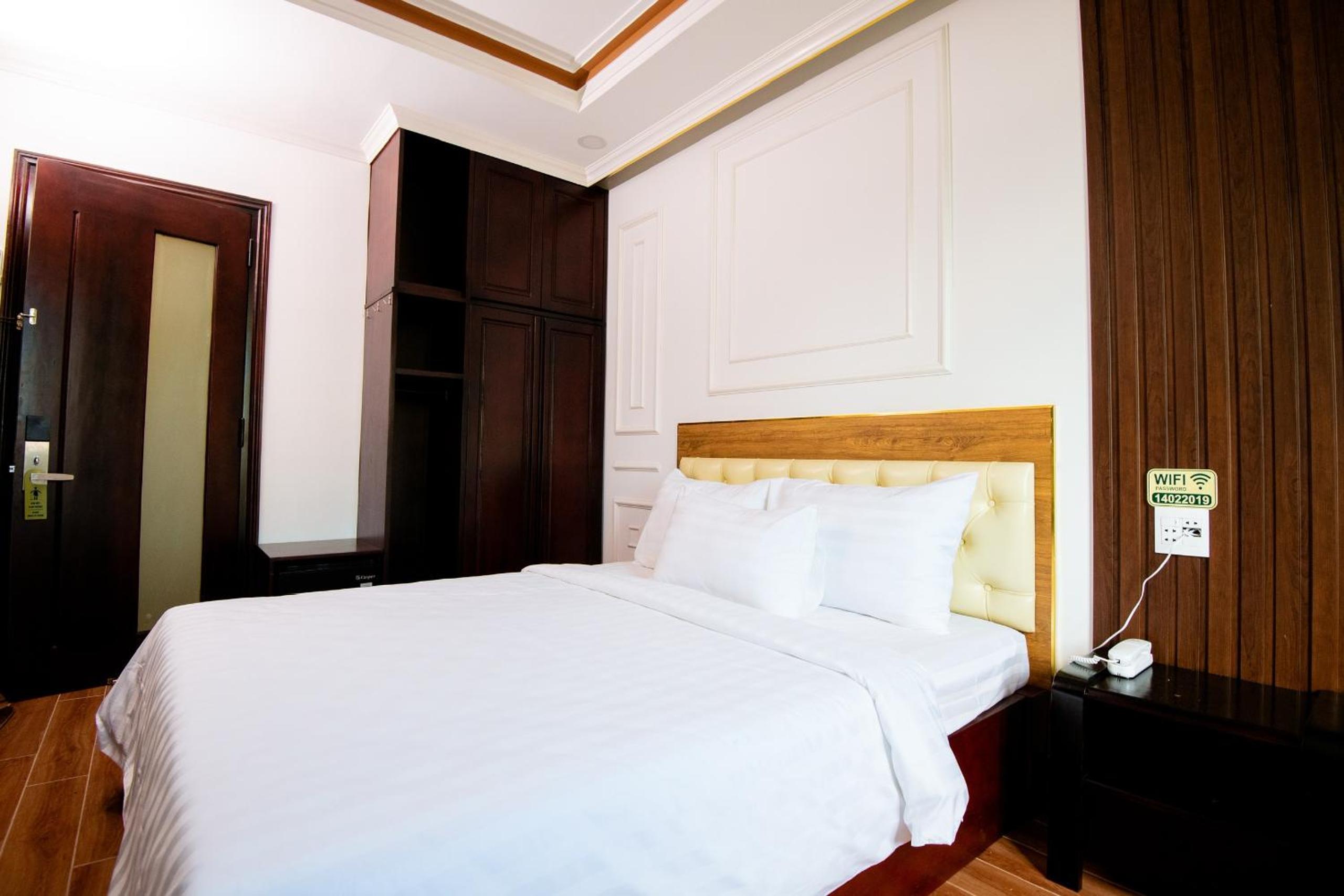 Standard King Room photo 3