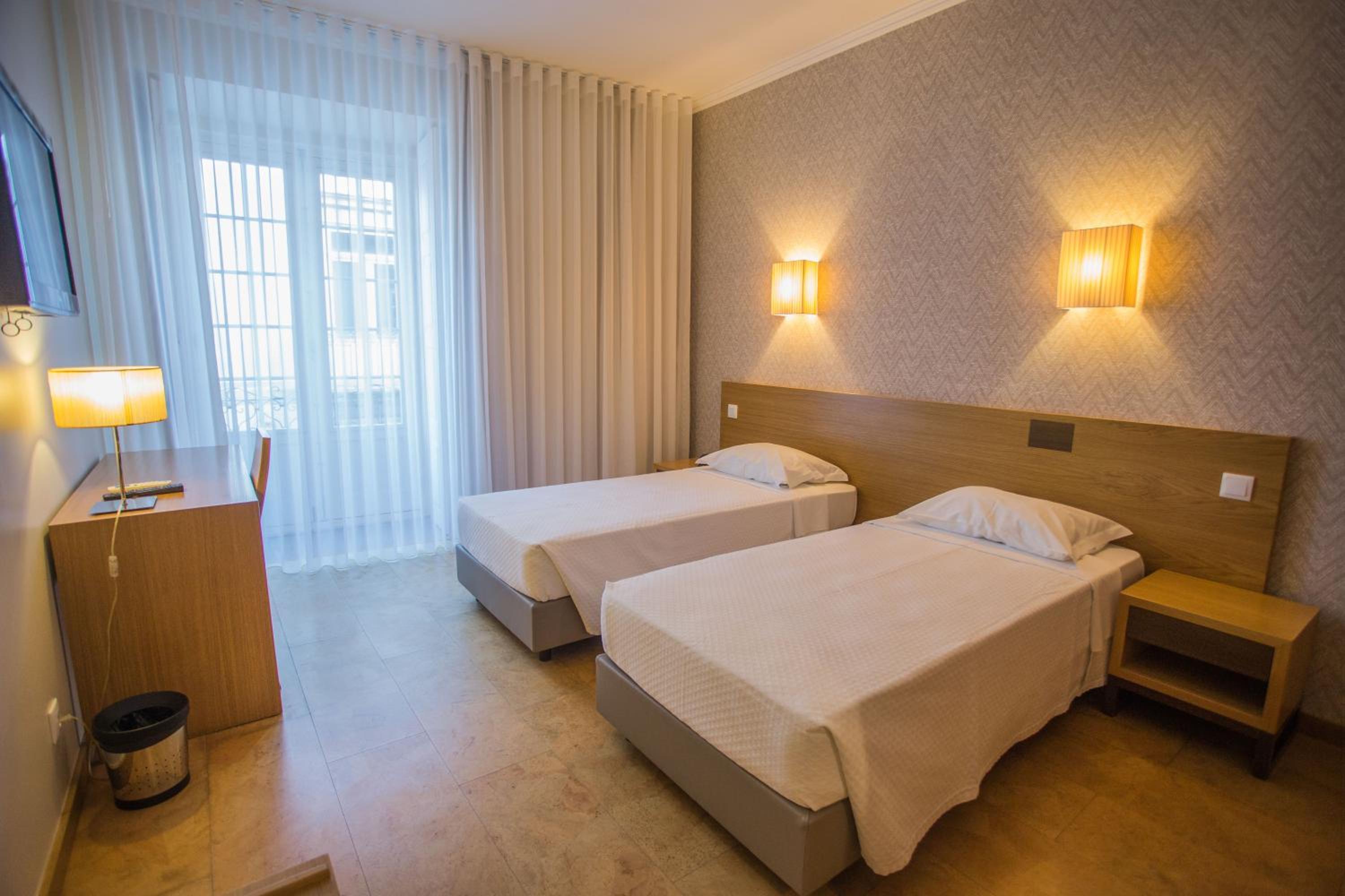 Twin Room - Photo 2