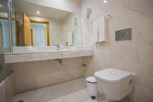 Suite - Photo 4