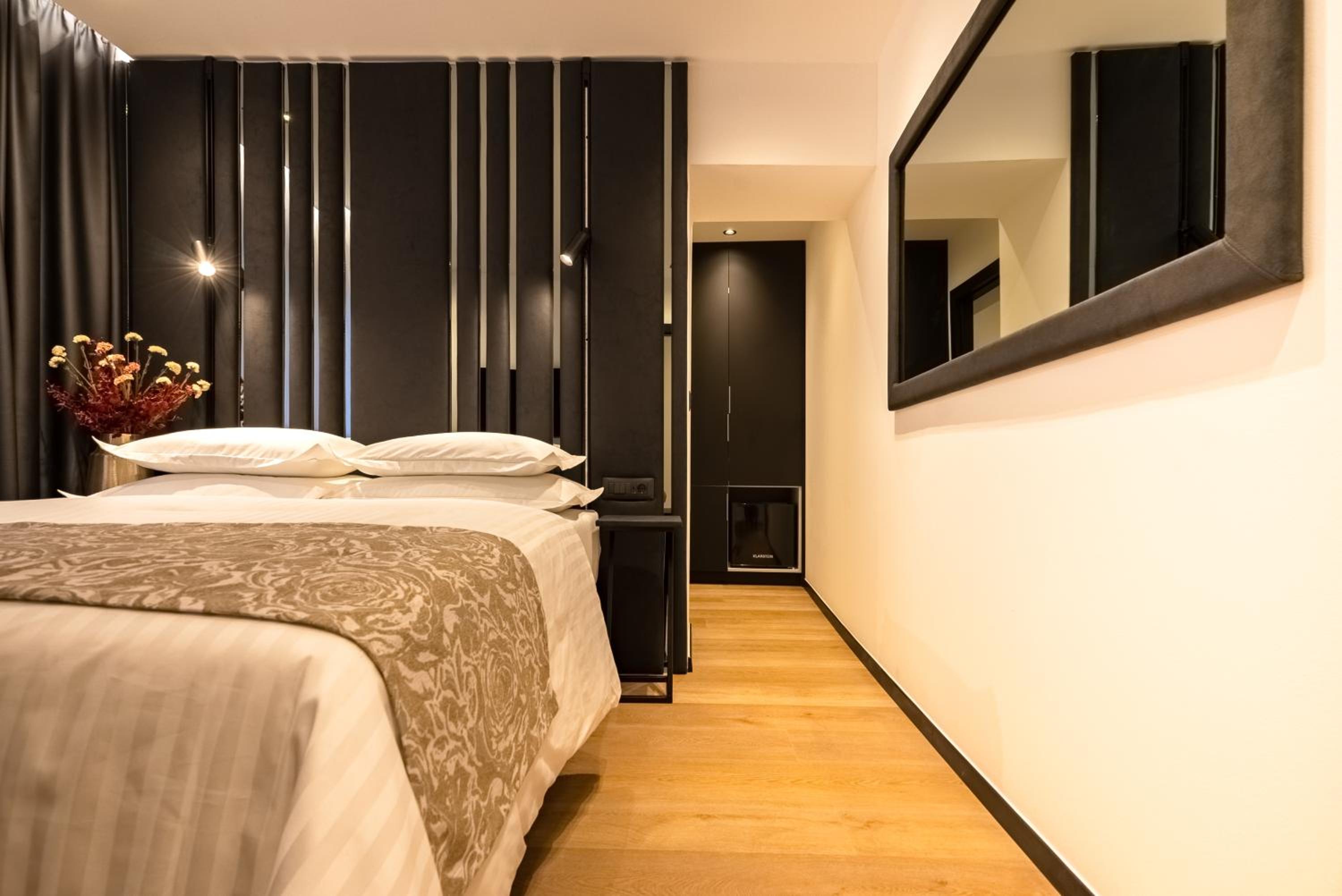 Deluxe Double Room with Shower photo 2