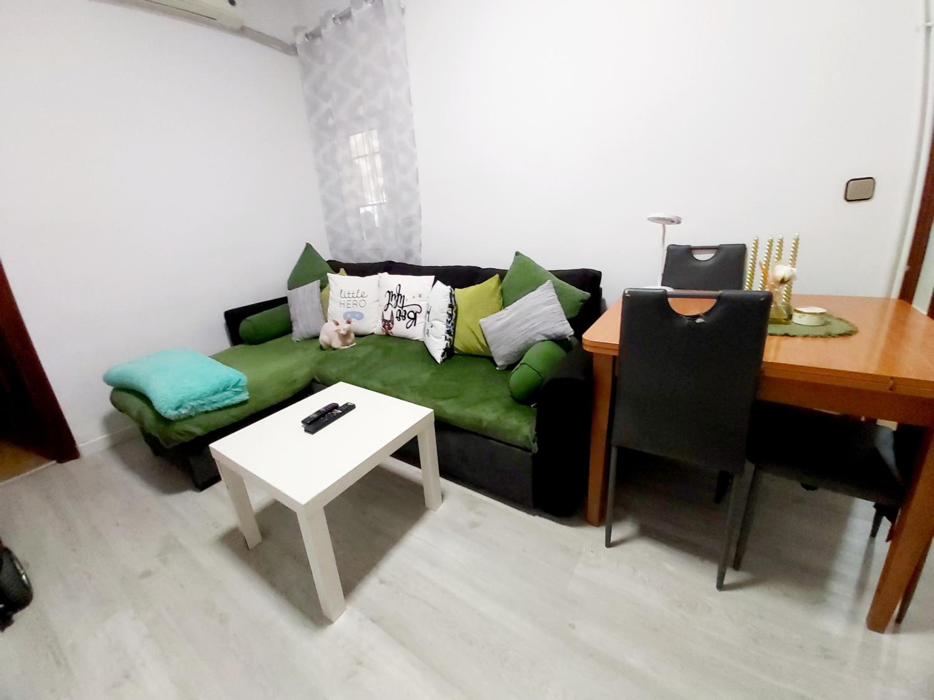 Small Single Room photo 3