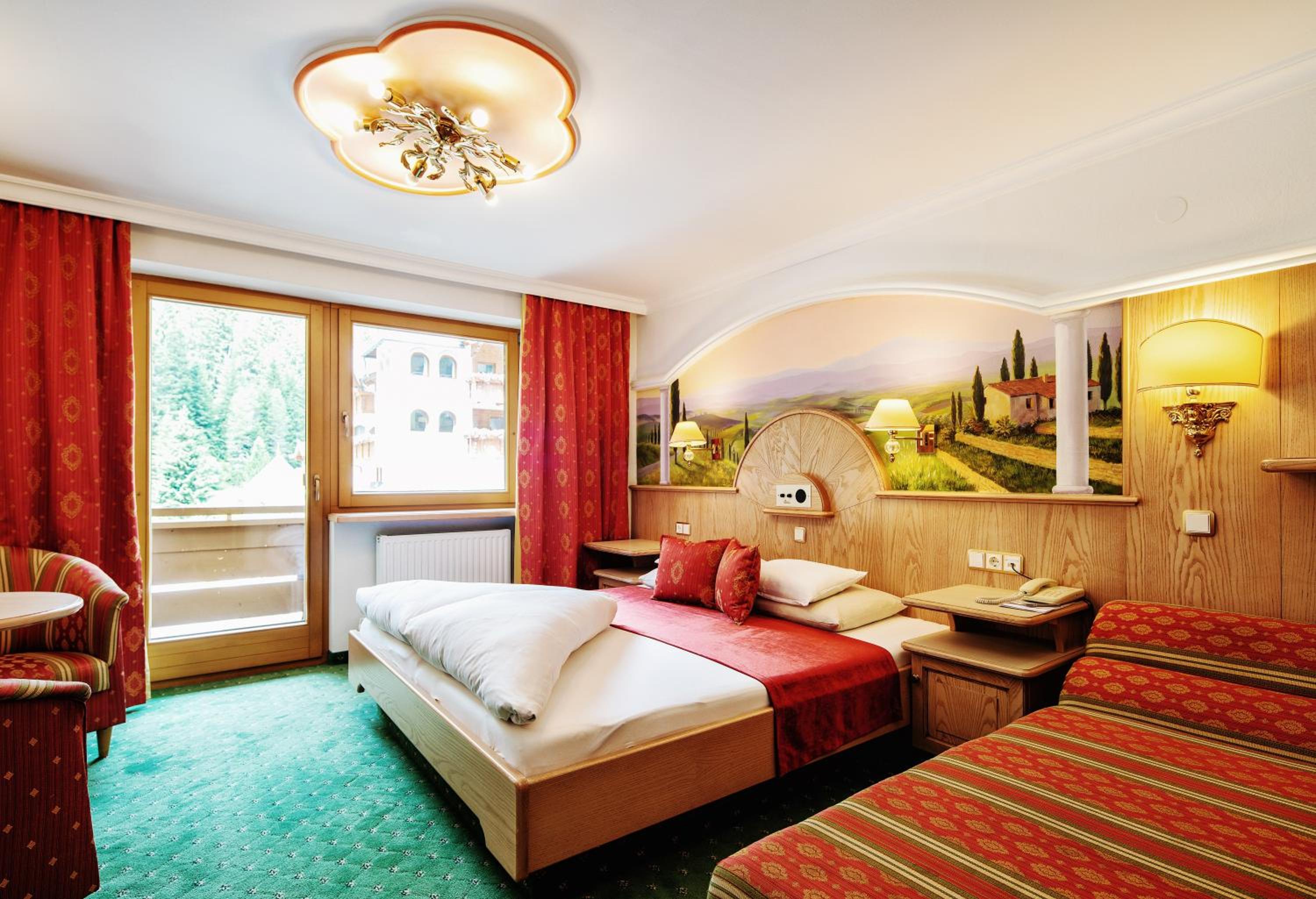 Superior Double Room - Glacier View photo 3