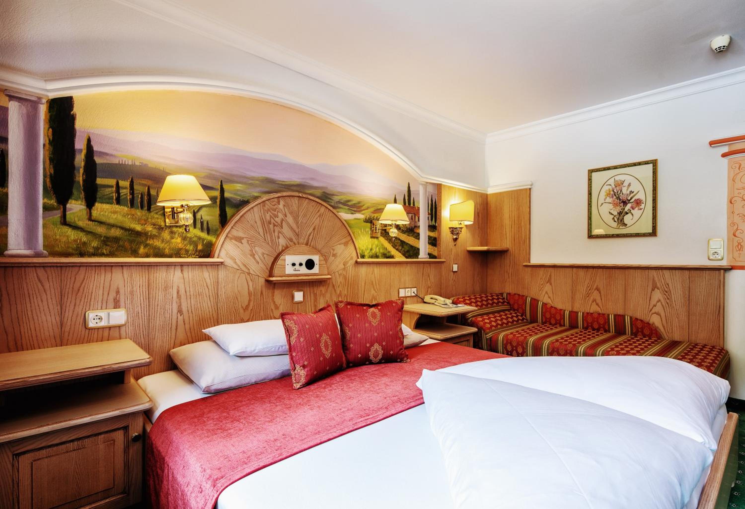 Superior Double Room - Glacier View photo 2