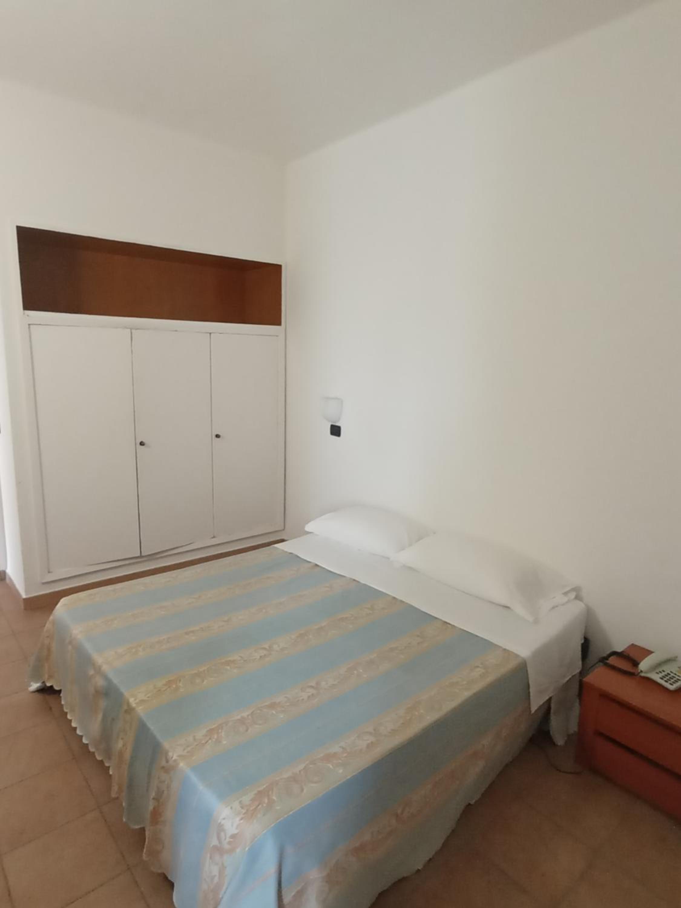 Quadruple Room with Private Bathroom photo 1