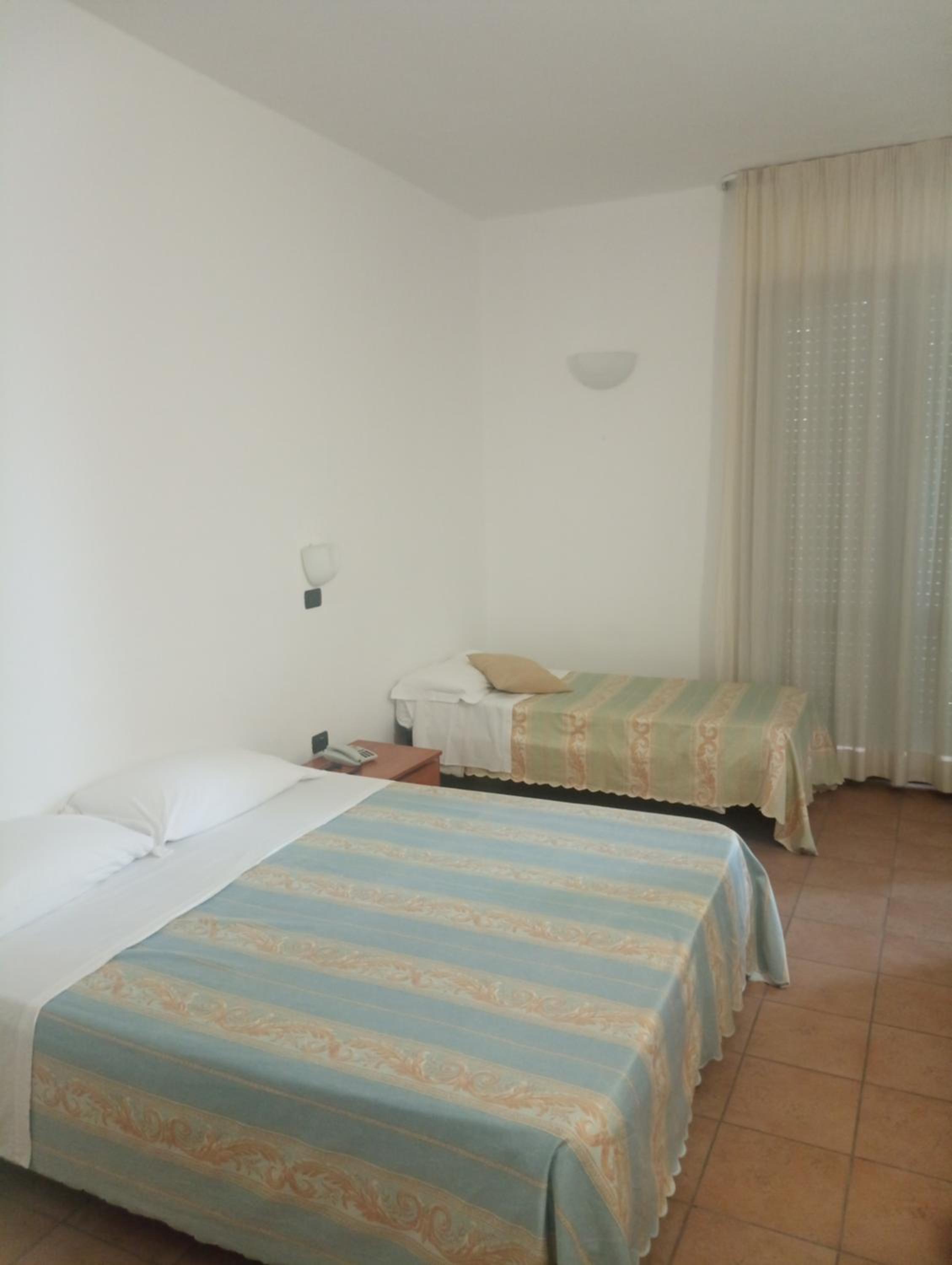 Quadruple Room with Private Bathroom photo 2