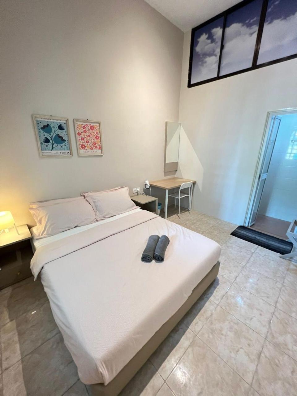 Double Room with Private Bathroom - Photo 2